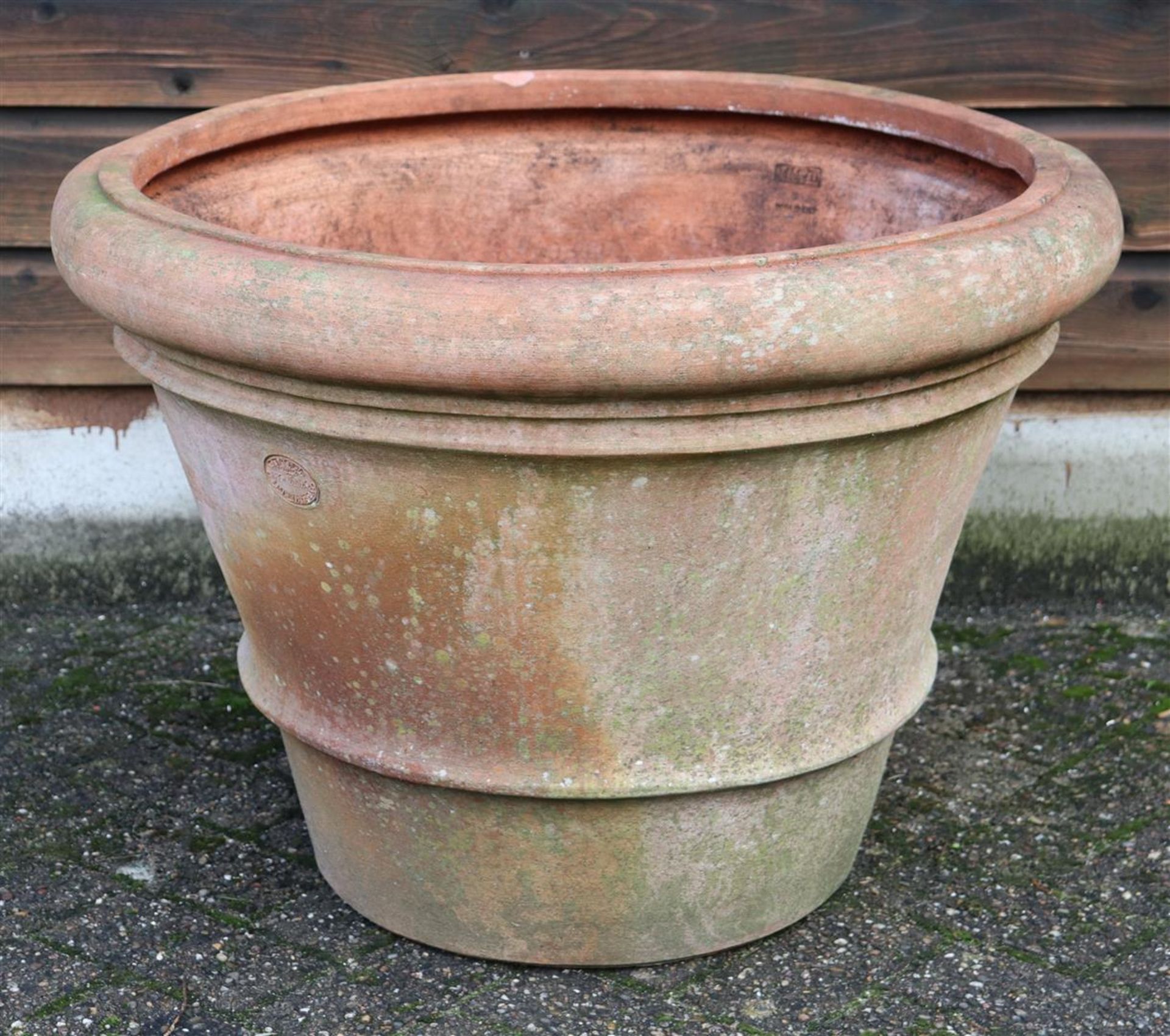 Round terracotta flower pot