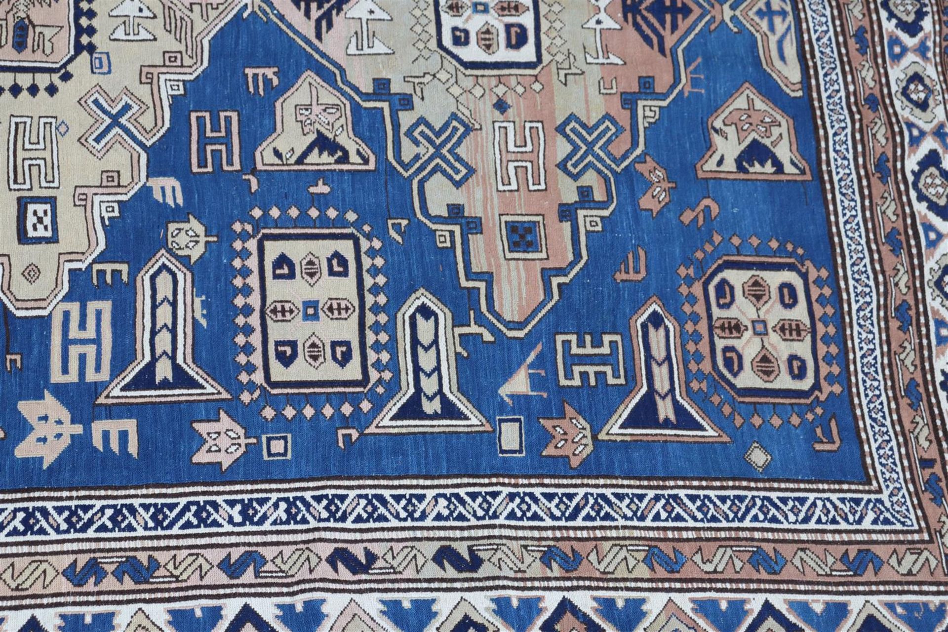 Handmade oriental carpet - Image 3 of 4