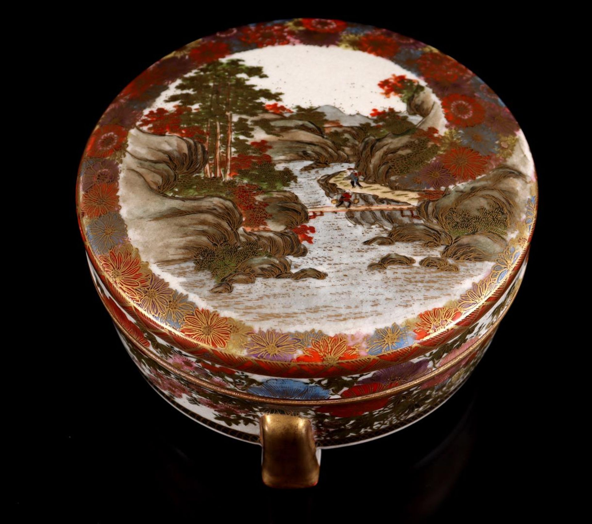 Kyoto Satsuma round lidded box - Image 2 of 4