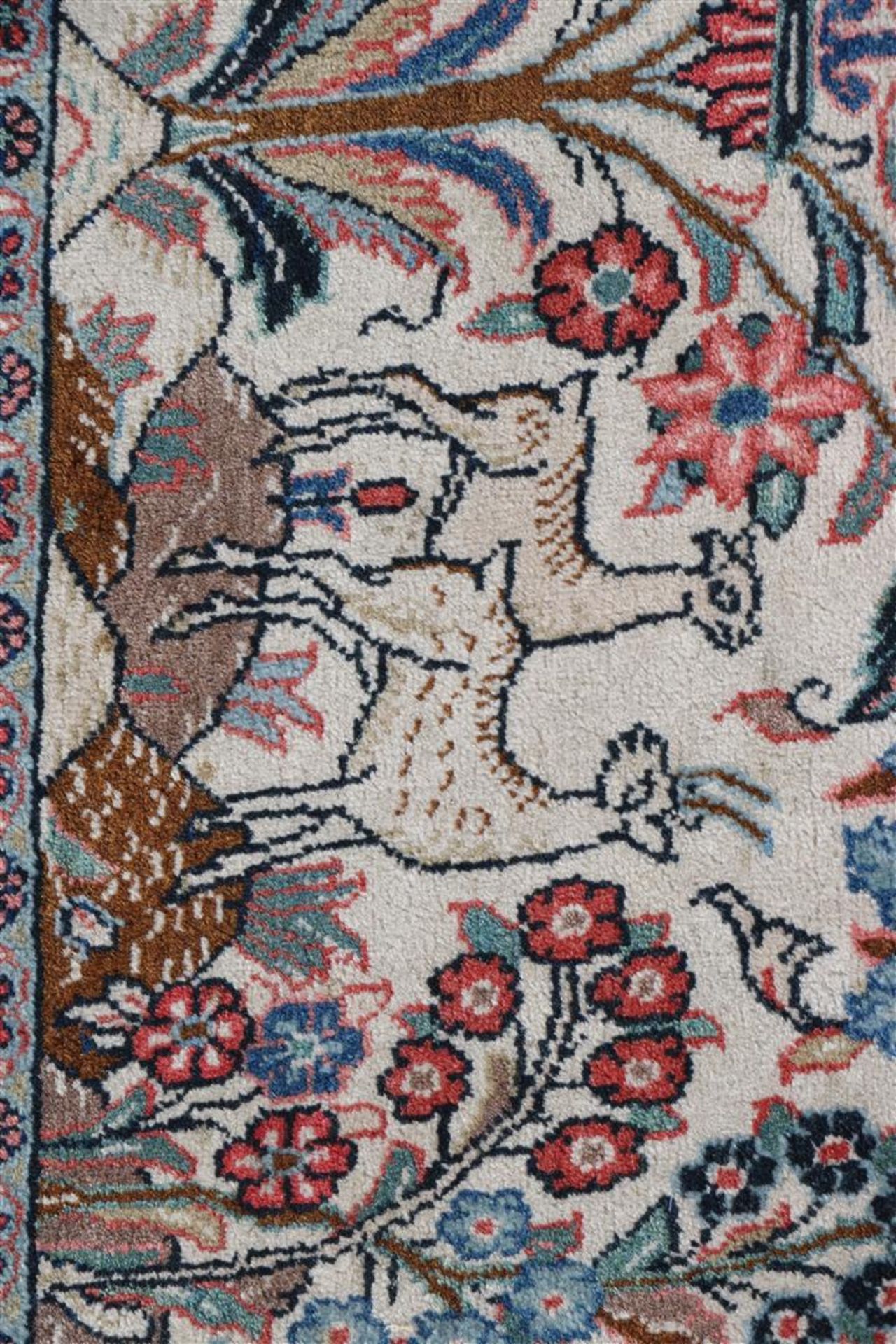 Hand-knotted Ispahan carpet - Image 2 of 5