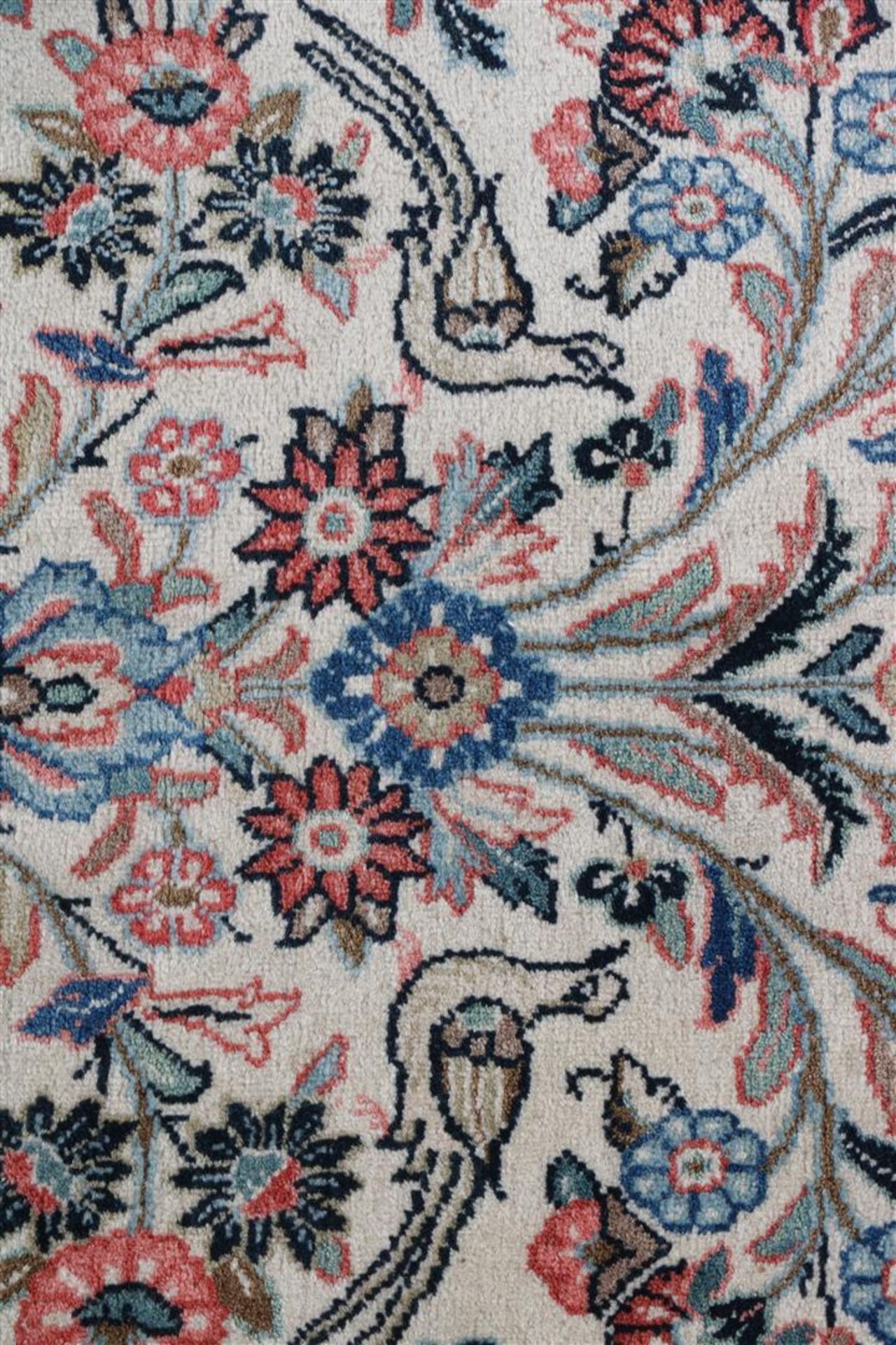 Hand-knotted Ispahan carpet - Image 3 of 5
