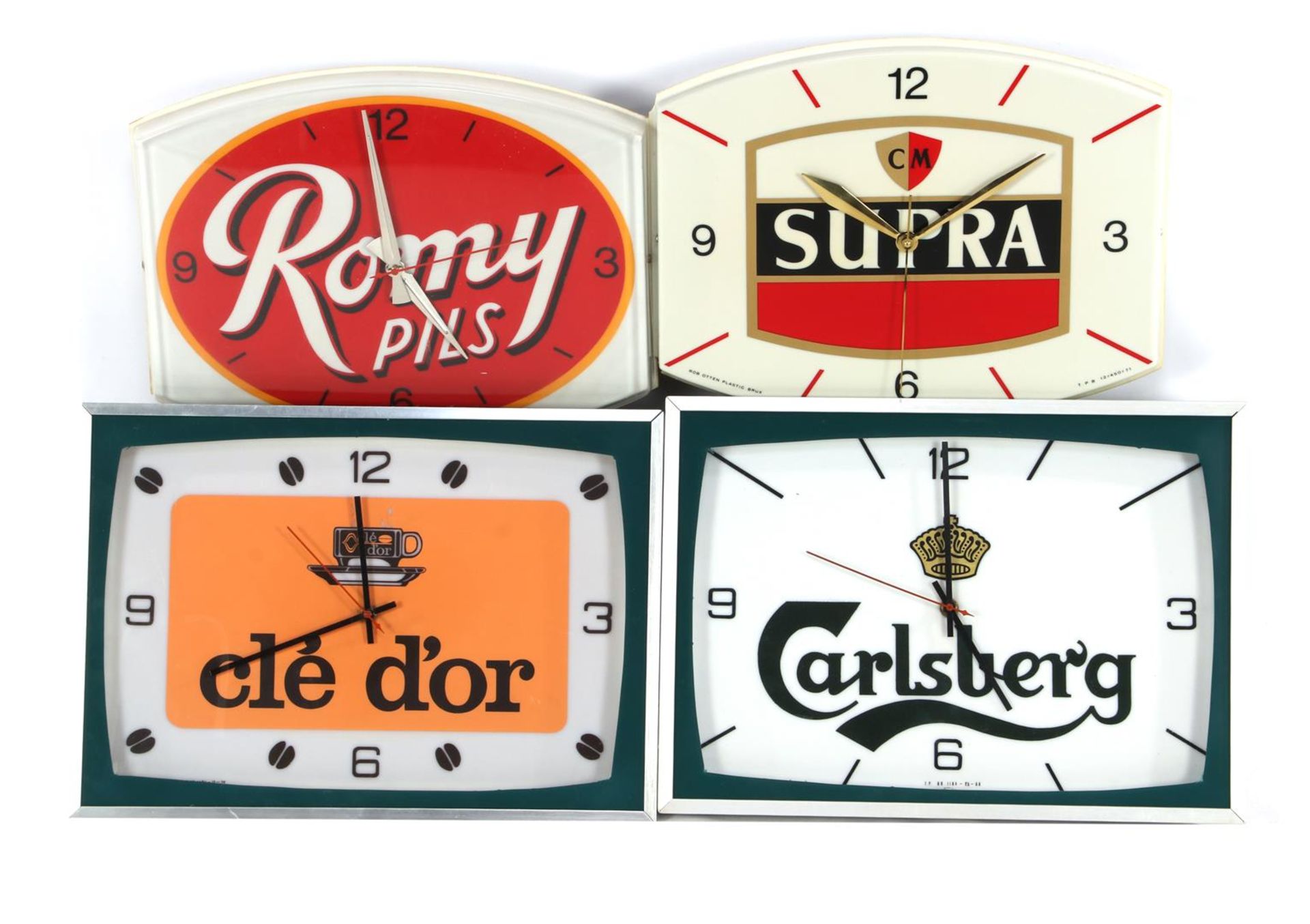 4 wall clocks