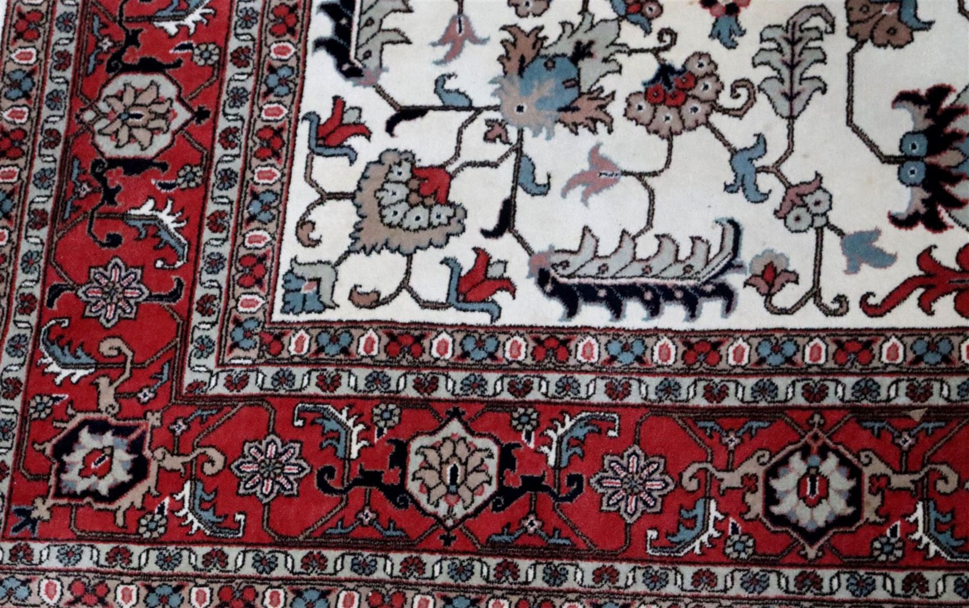 Hand-knotted oriental carpet - Image 3 of 5