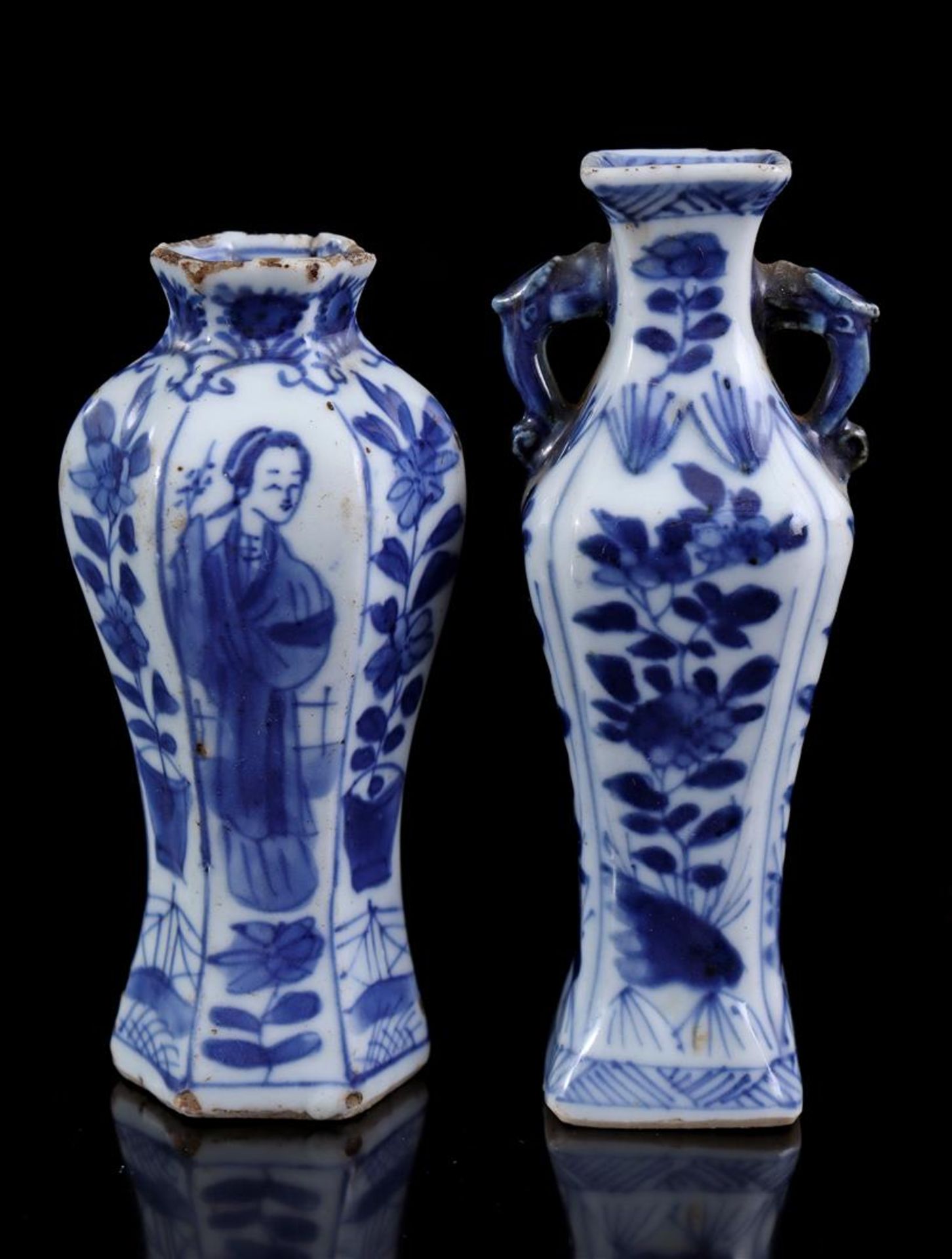 2 porcelain Kangxi minature vases