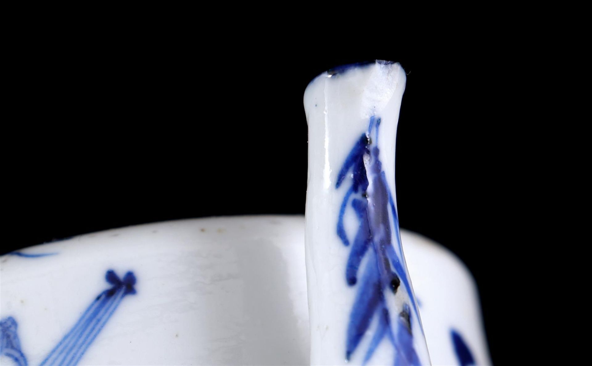 Porcelain teapot - Image 3 of 4