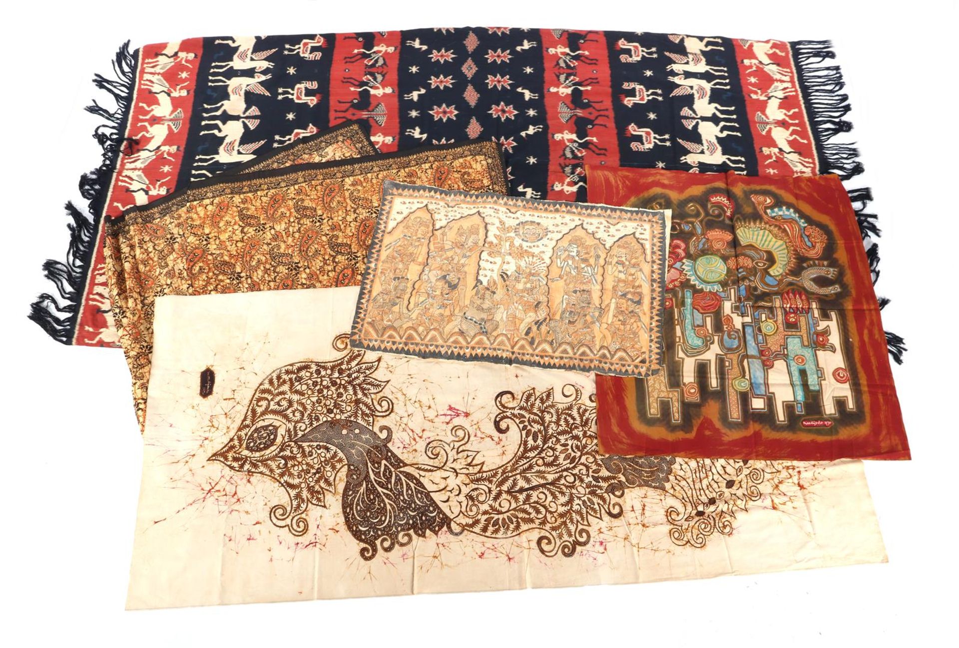 Lot with 5 various textiles