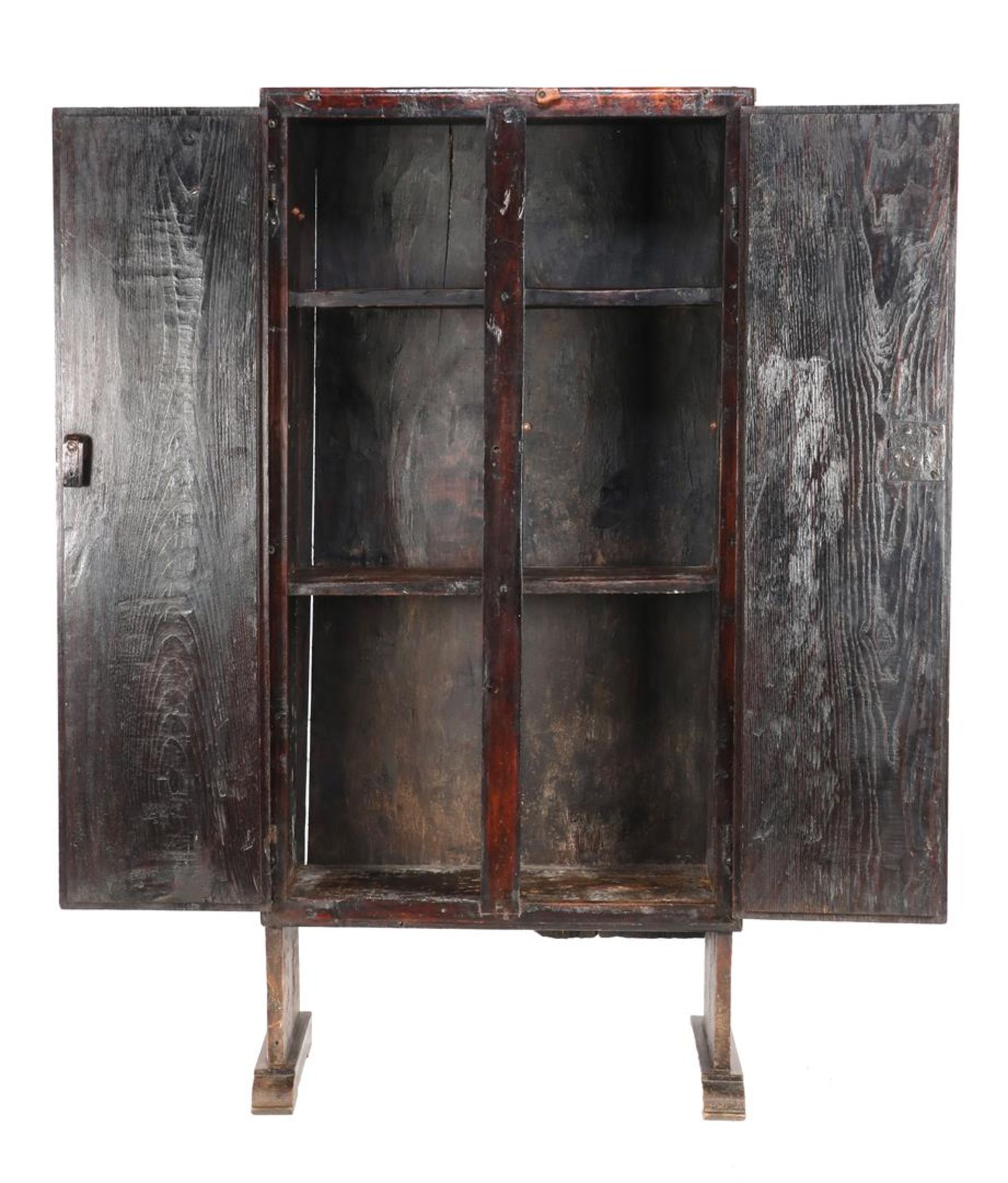 Oak 2-door farmhouse cupboard - Image 2 of 2