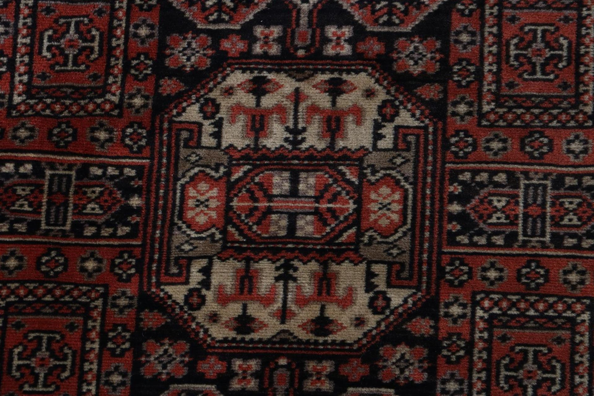 Carpet with oriental decor - Bild 2 aus 4