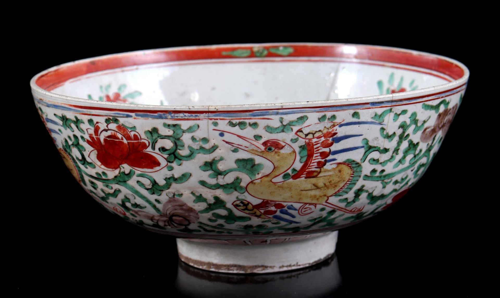 Porcelain polychrome Swatow bowl