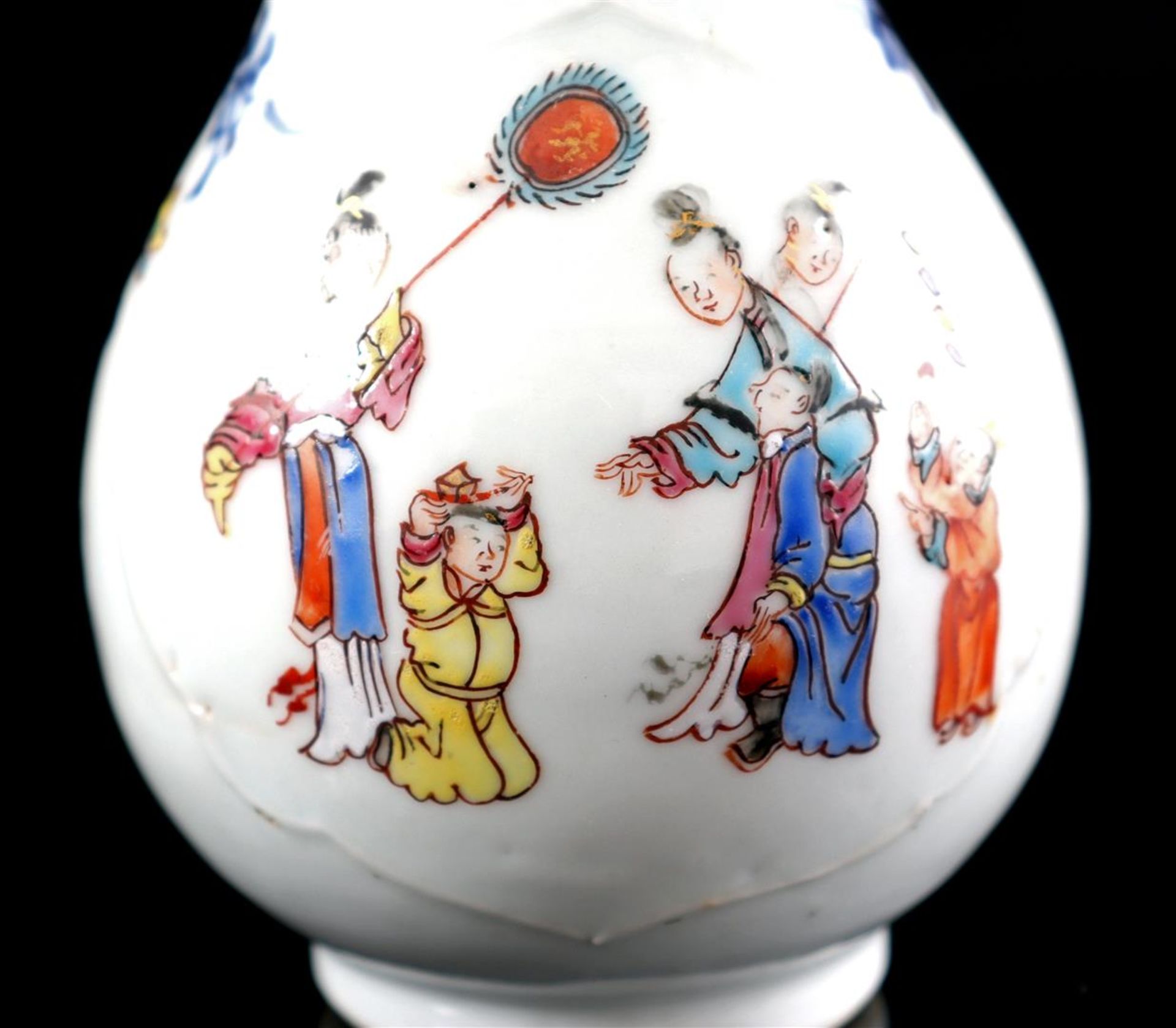 Porcelain teapot and cream jug, Qianlong - Image 11 of 13