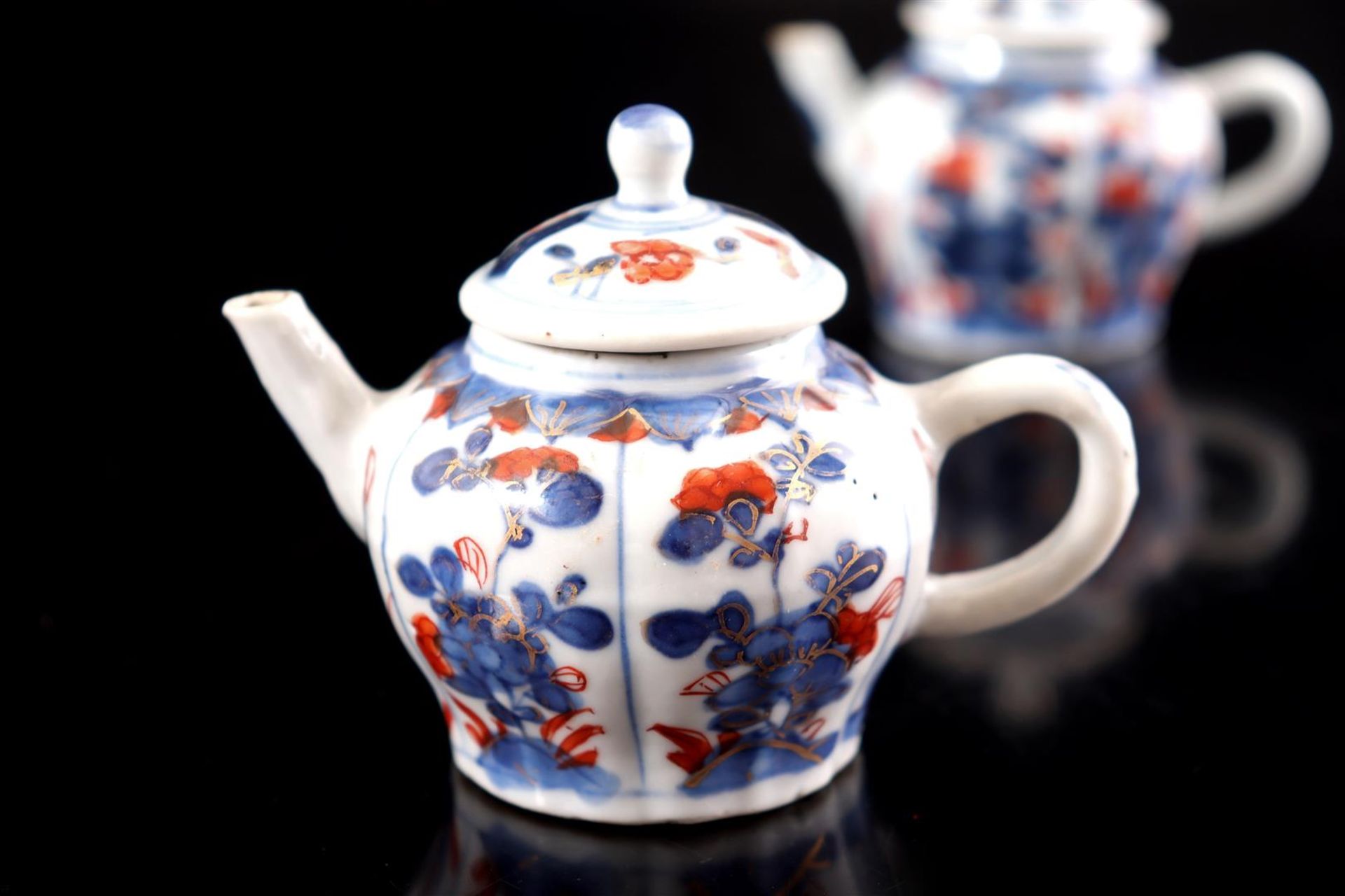 2 porcelain Imari pull pots, Kangxi - Image 3 of 5