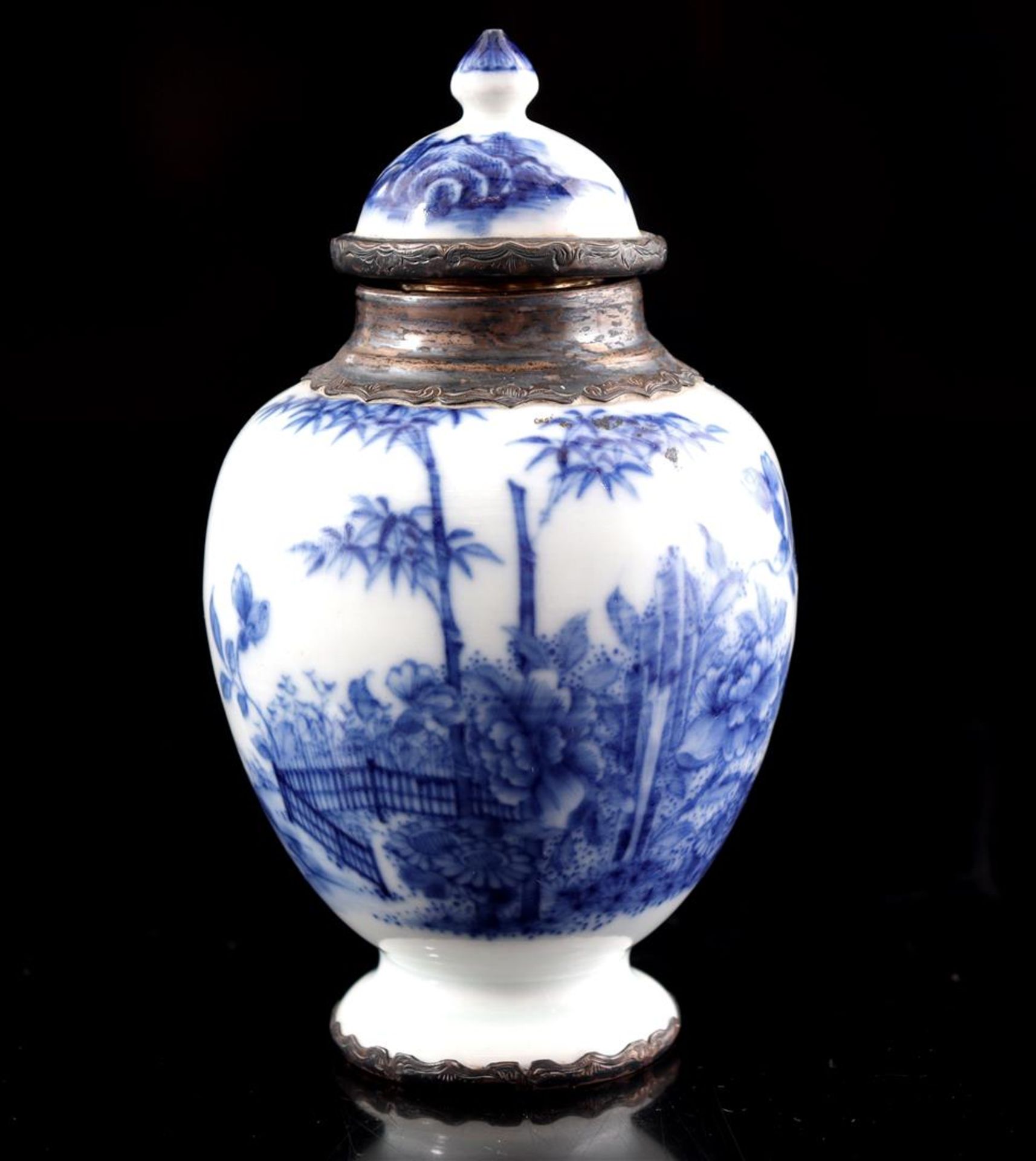 Porcelain tea caddy, Qianlong - Image 2 of 4