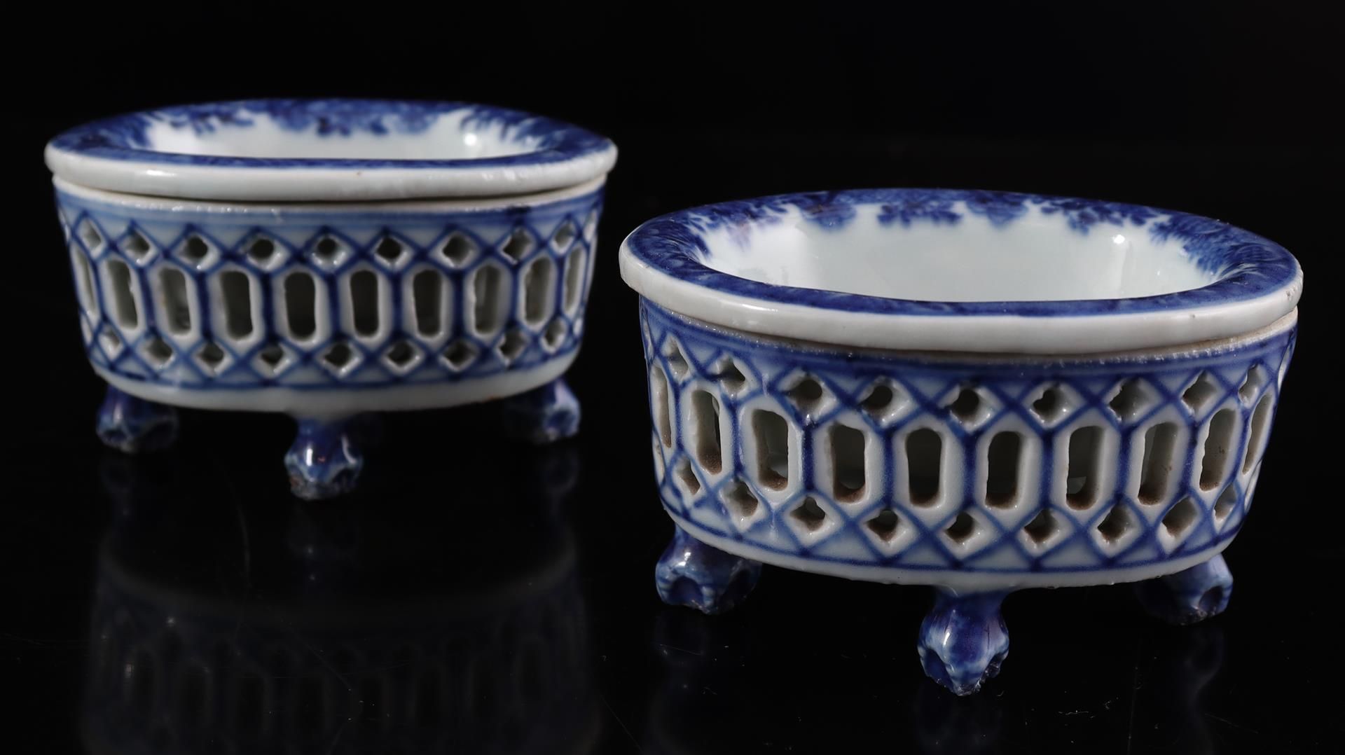 2 porcelain salt cellars, Kangxi