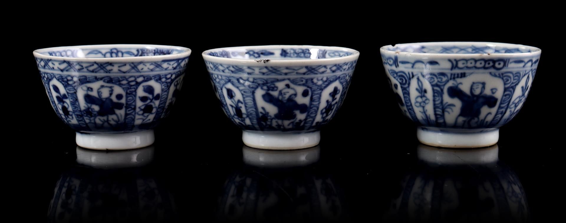 3 porcelain cups and saucers, Qianlong - Image 4 of 7