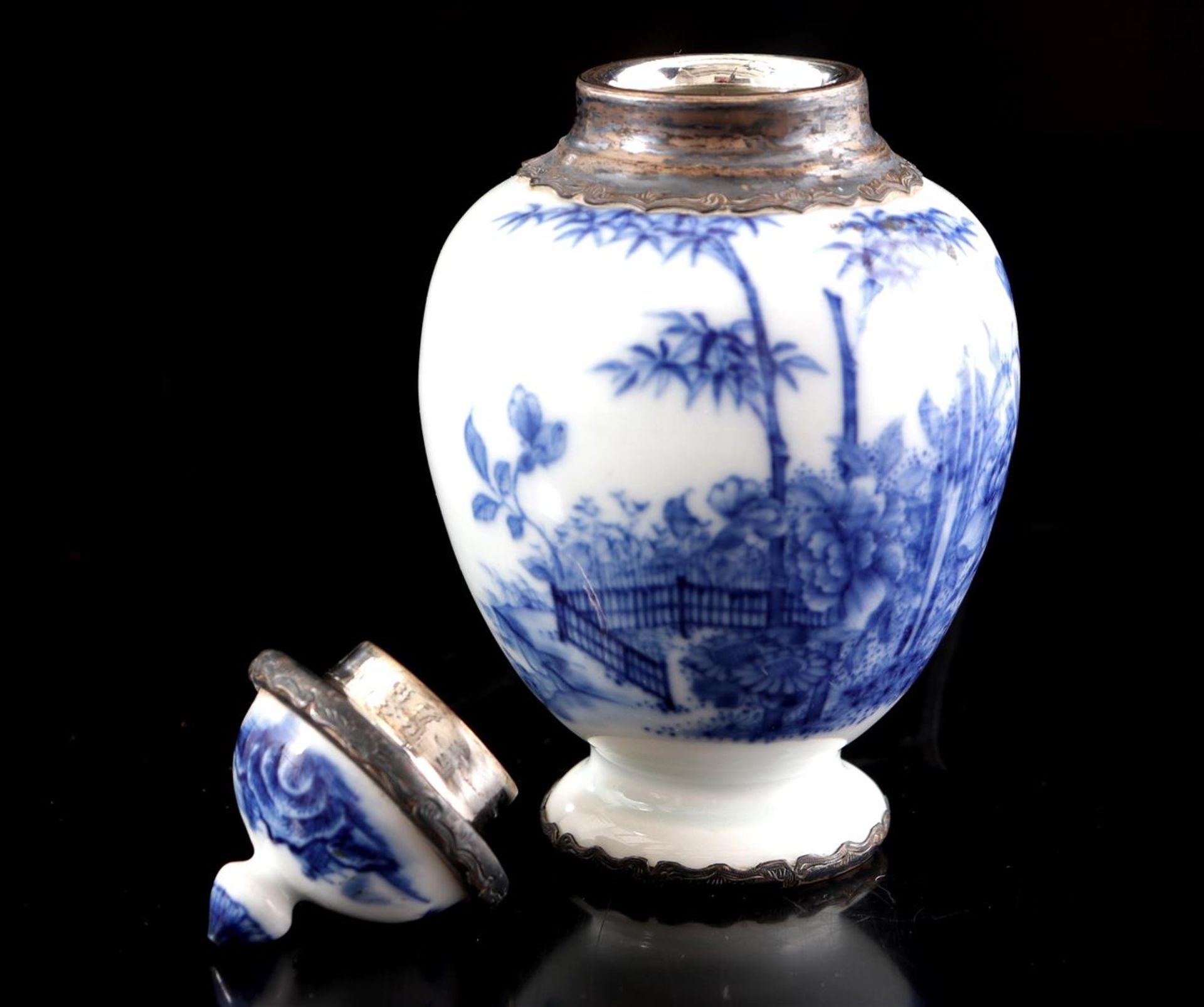 Porcelain tea caddy, Qianlong - Image 4 of 4