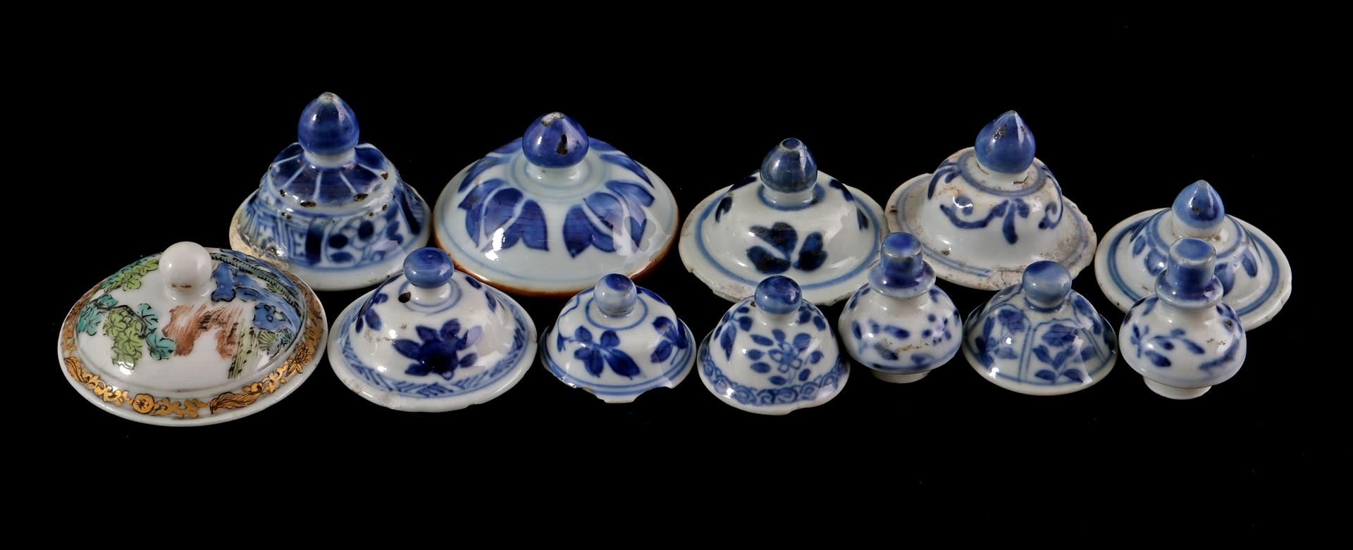 12 porcelain lids, 18th/19th century