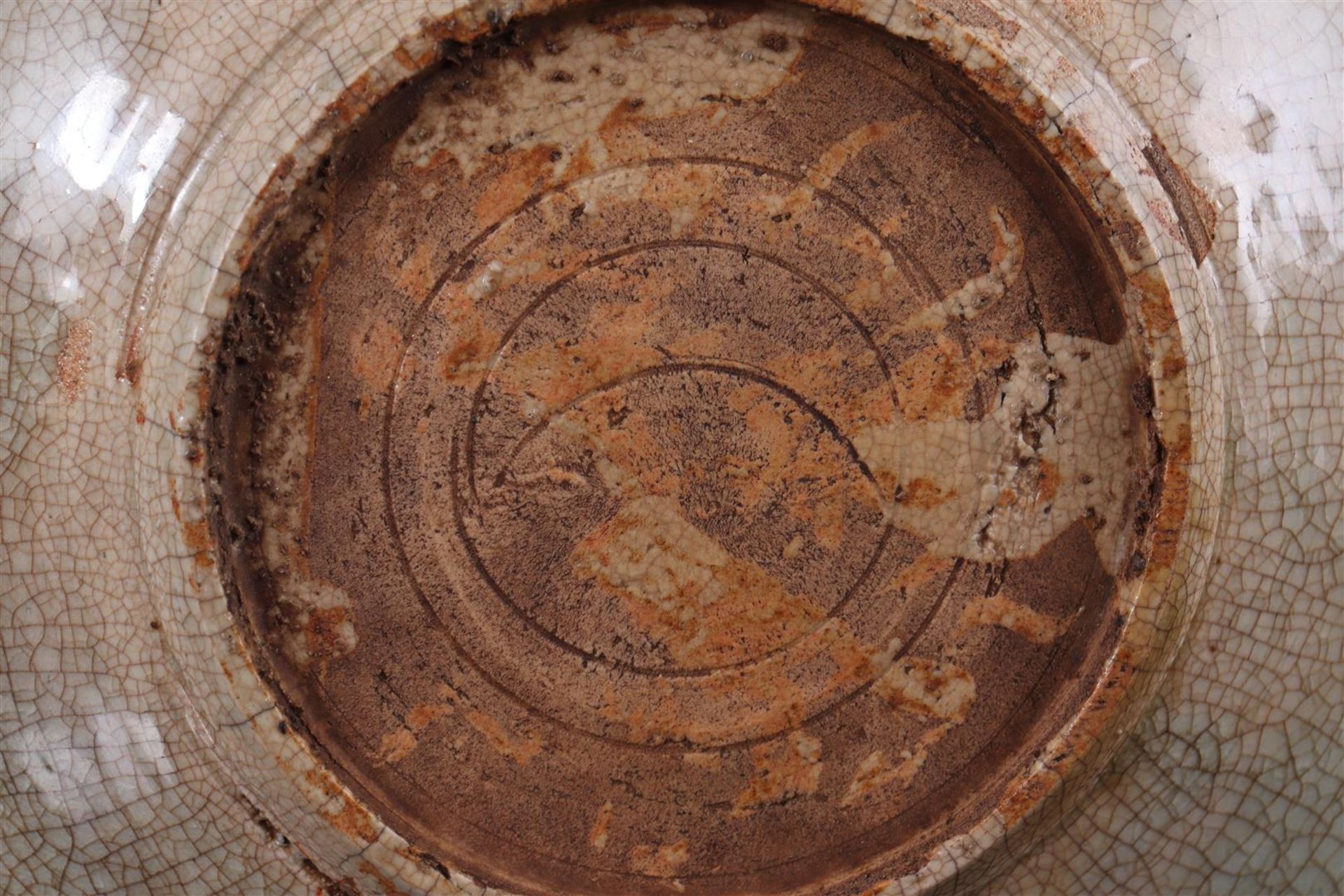 Celadon dish with crackled decoration - Image 6 of 6