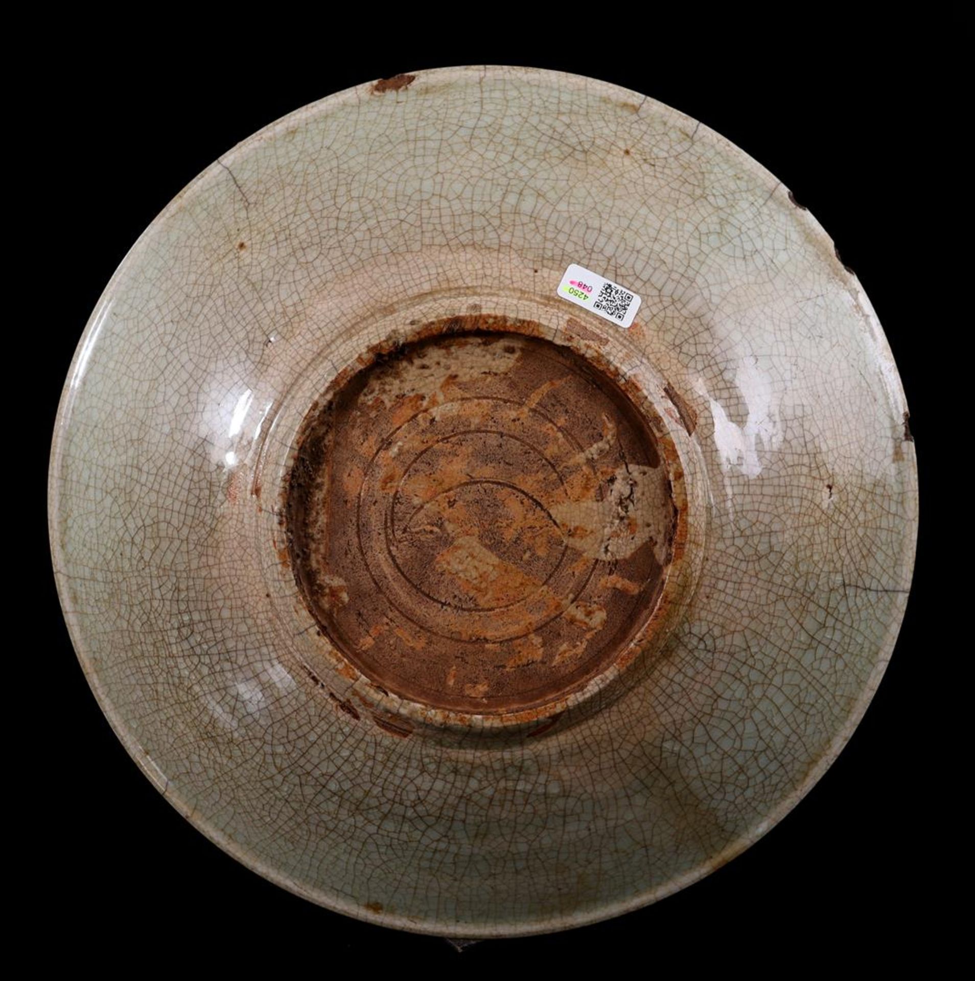Celadon dish with crackled decoration - Image 3 of 6