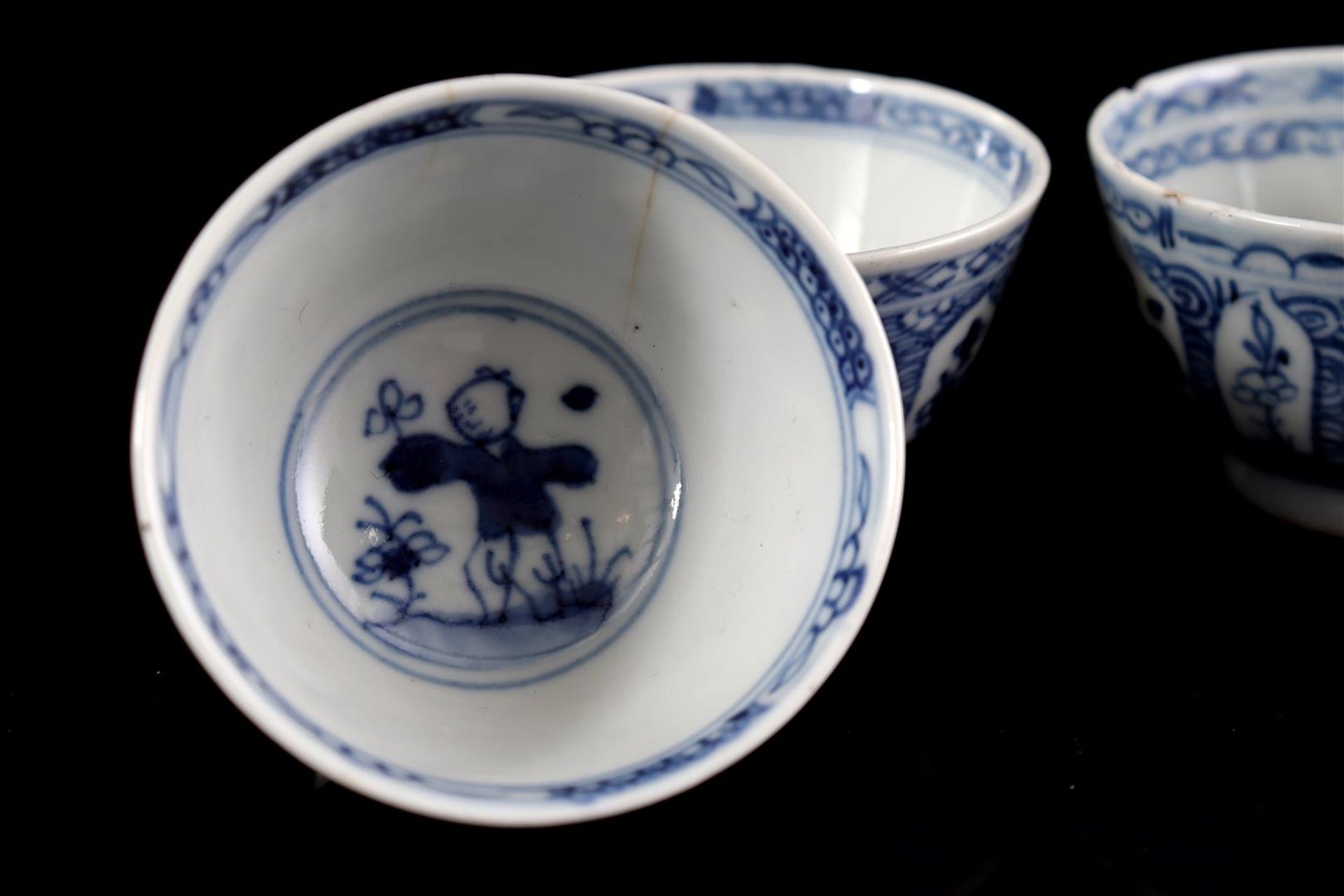 3 porcelain cups and saucers, Qianlong - Image 5 of 7