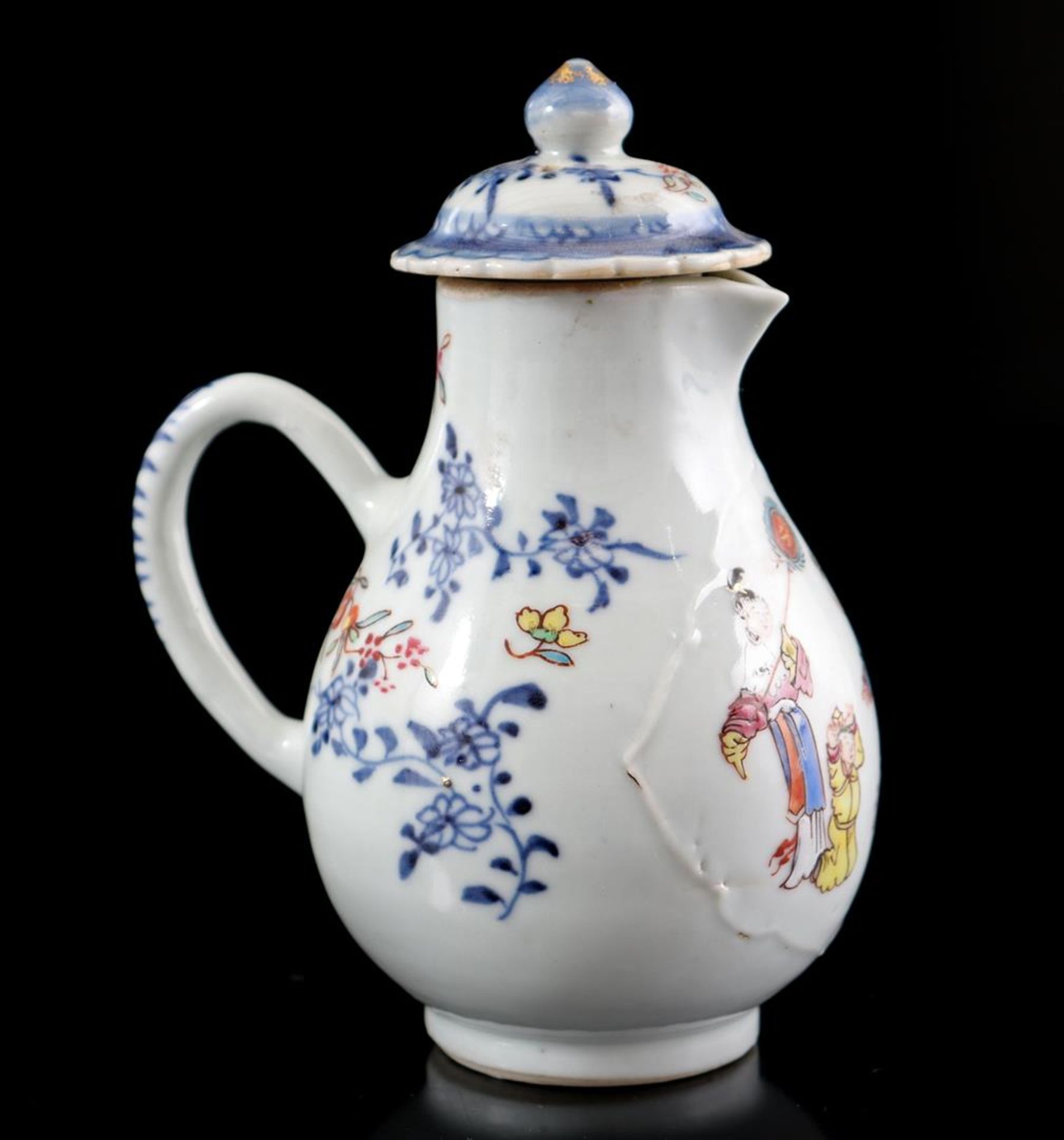 Porcelain teapot and cream jug, Qianlong - Image 9 of 13