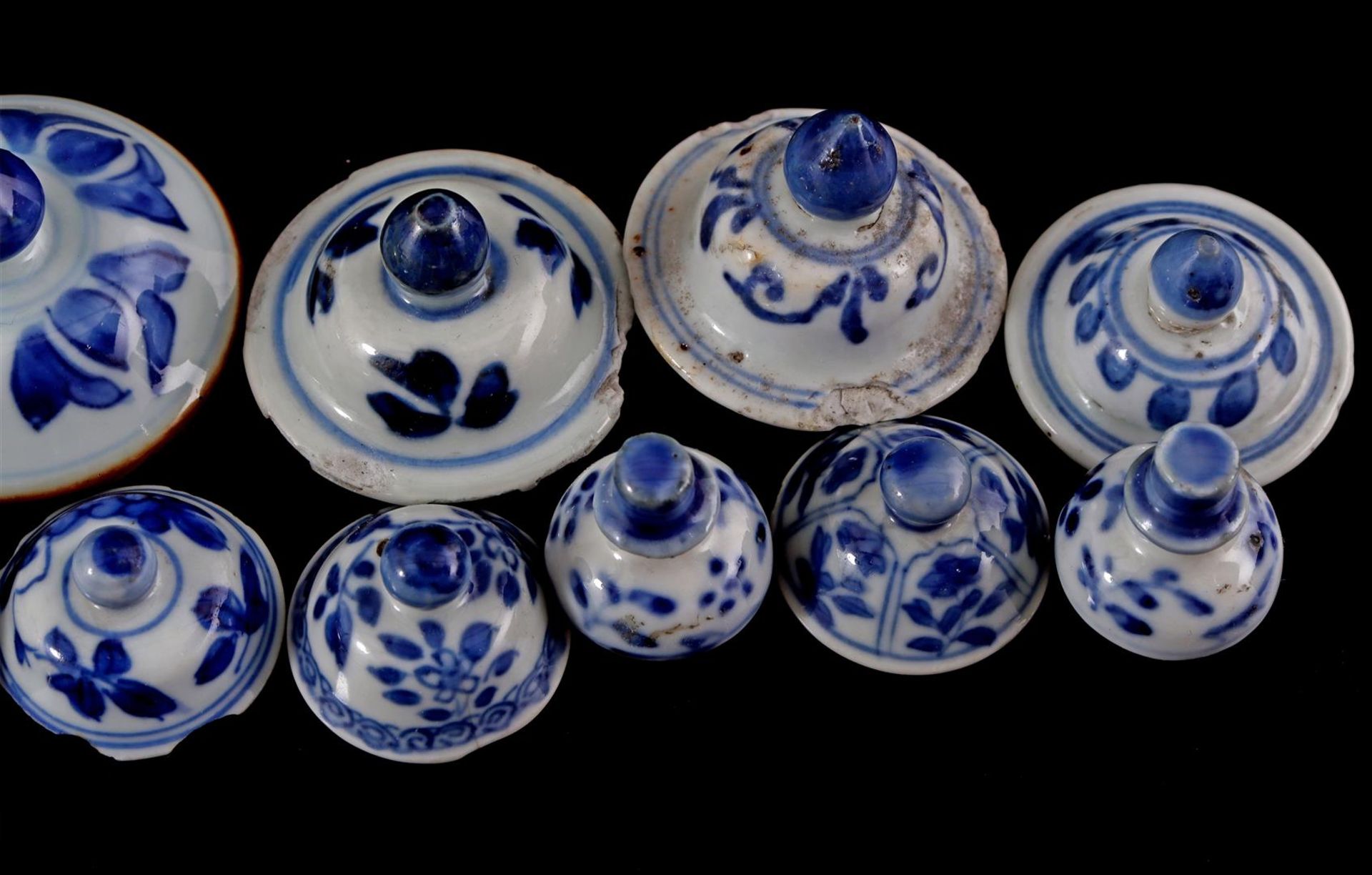 12 porcelain lids, 18th/19th century - Image 3 of 3