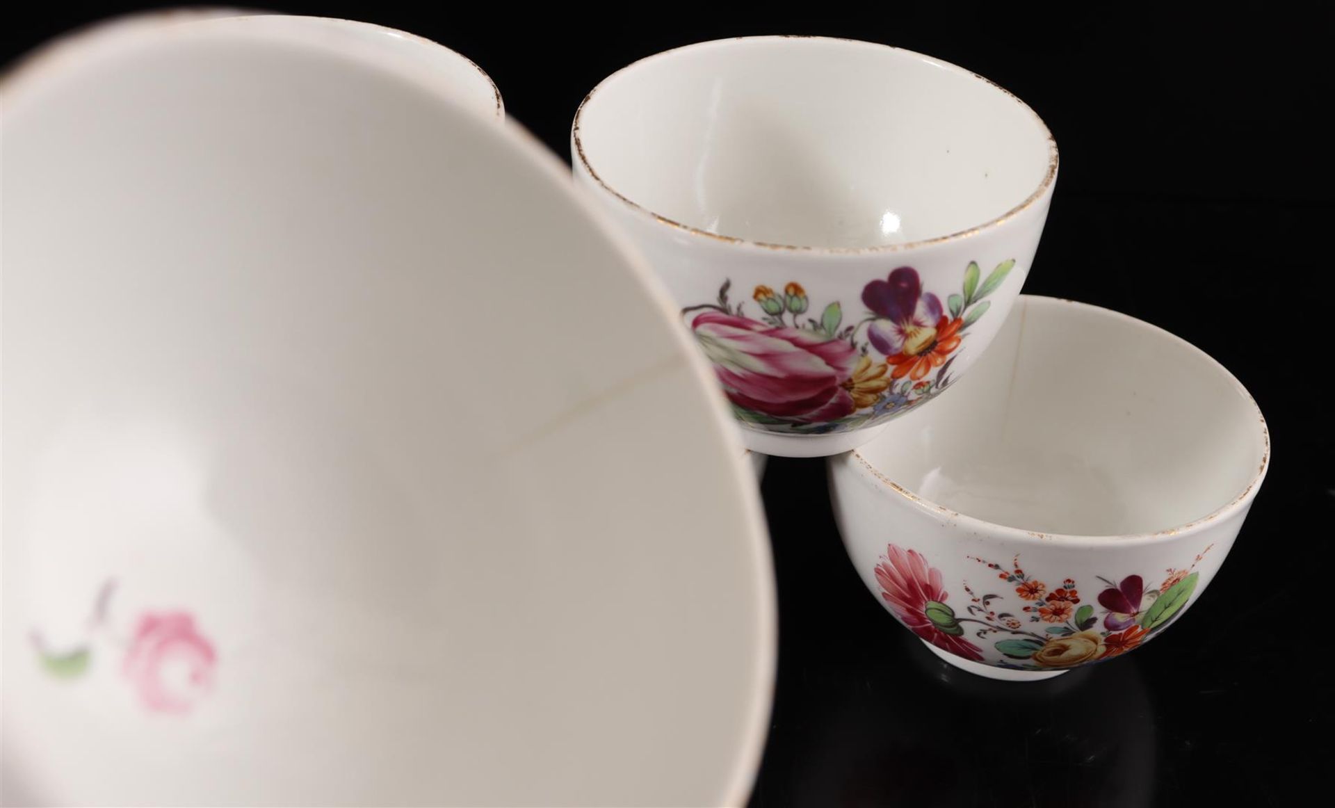 7 cups and 6 porcelain saucers - Image 5 of 6