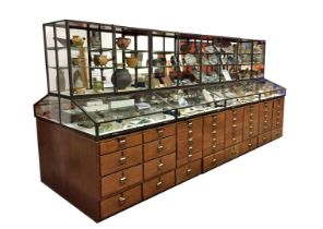 Gispen display cabinet
