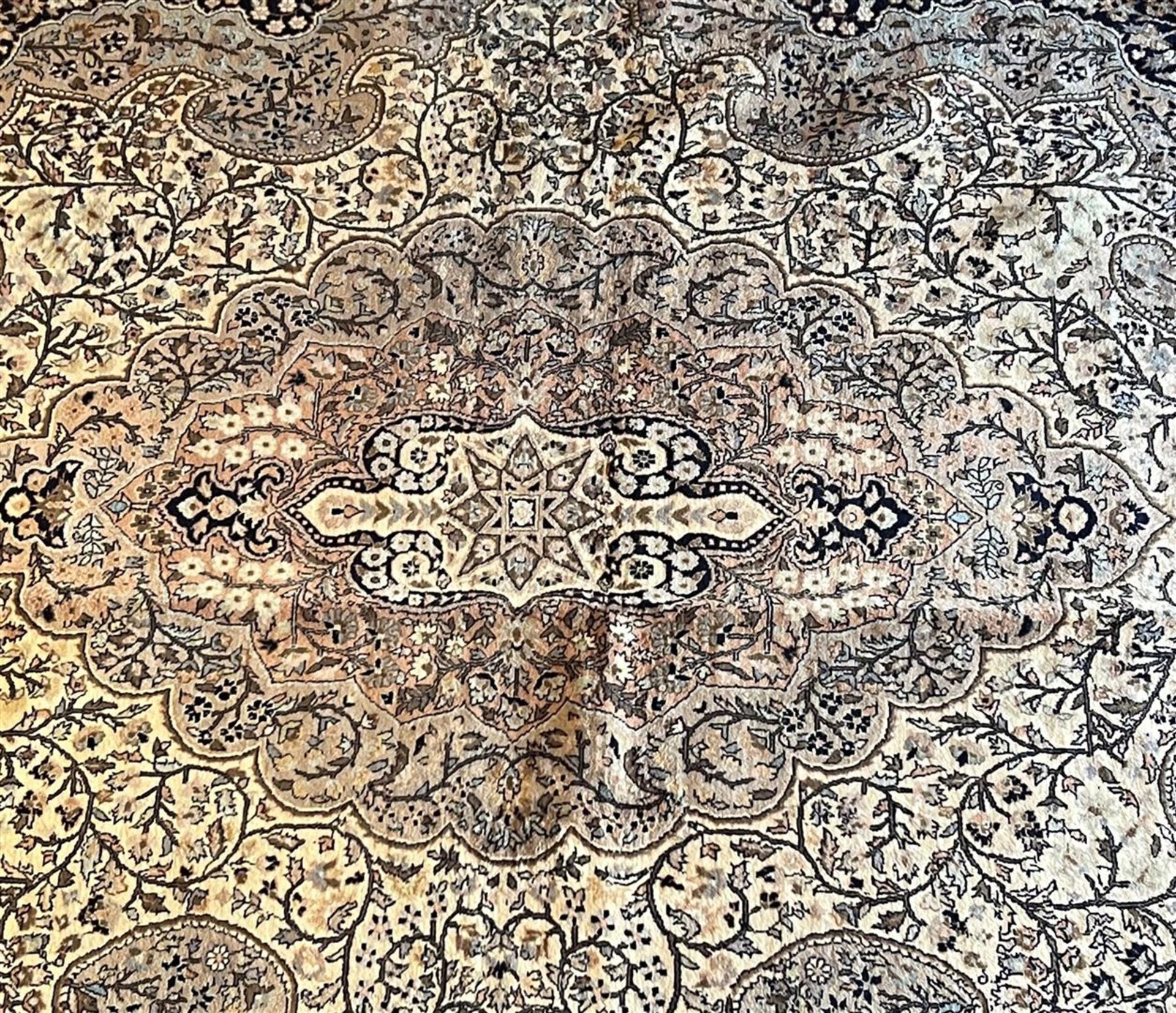 Hand-knotted cashmere silk carpet - Image 2 of 4