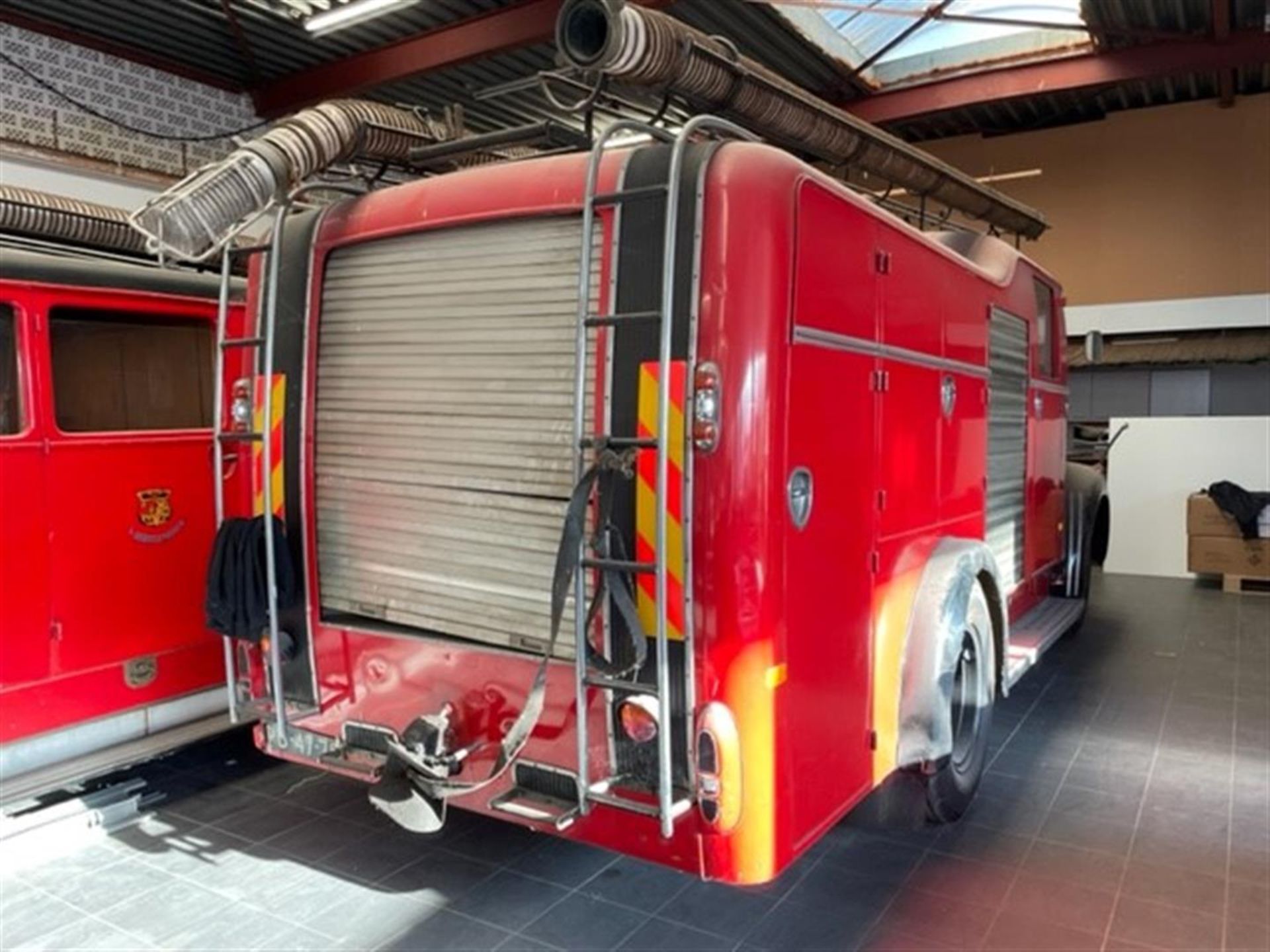 Old Timer fire truck - Image 16 of 24