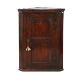 Corner cabinet