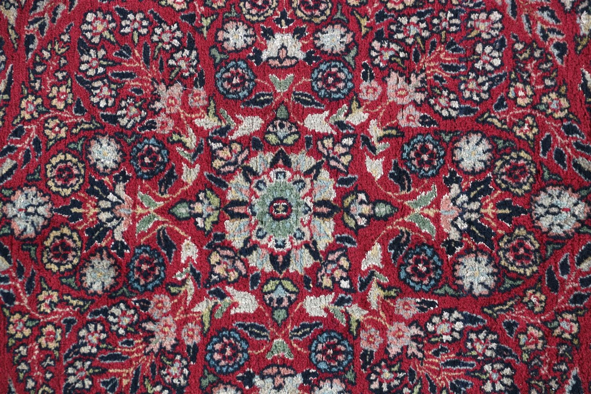 Oriental carpet - Image 2 of 4