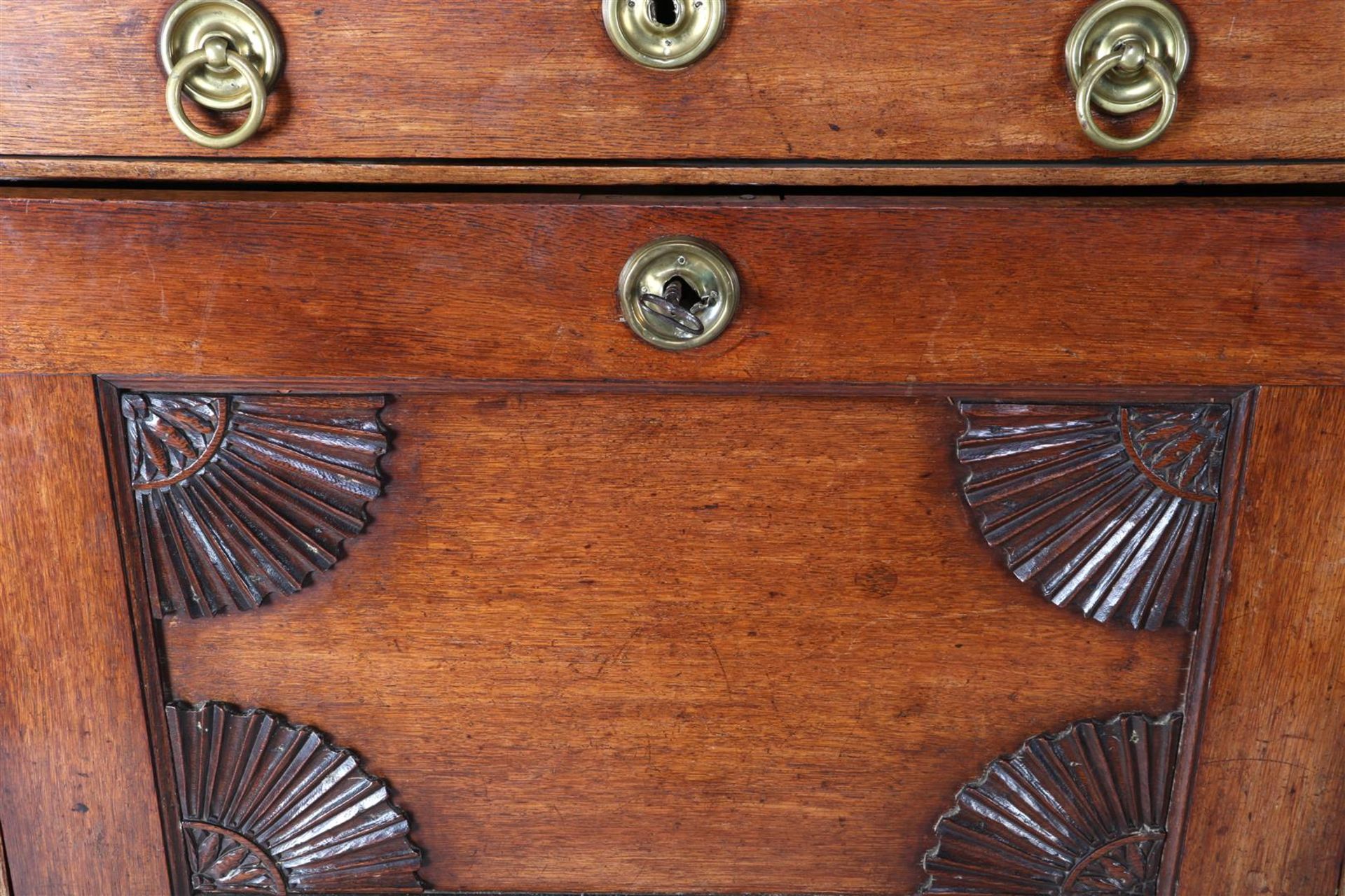 Oak secretary with beautiful nesting behind the flap with many drawers - Image 2 of 2