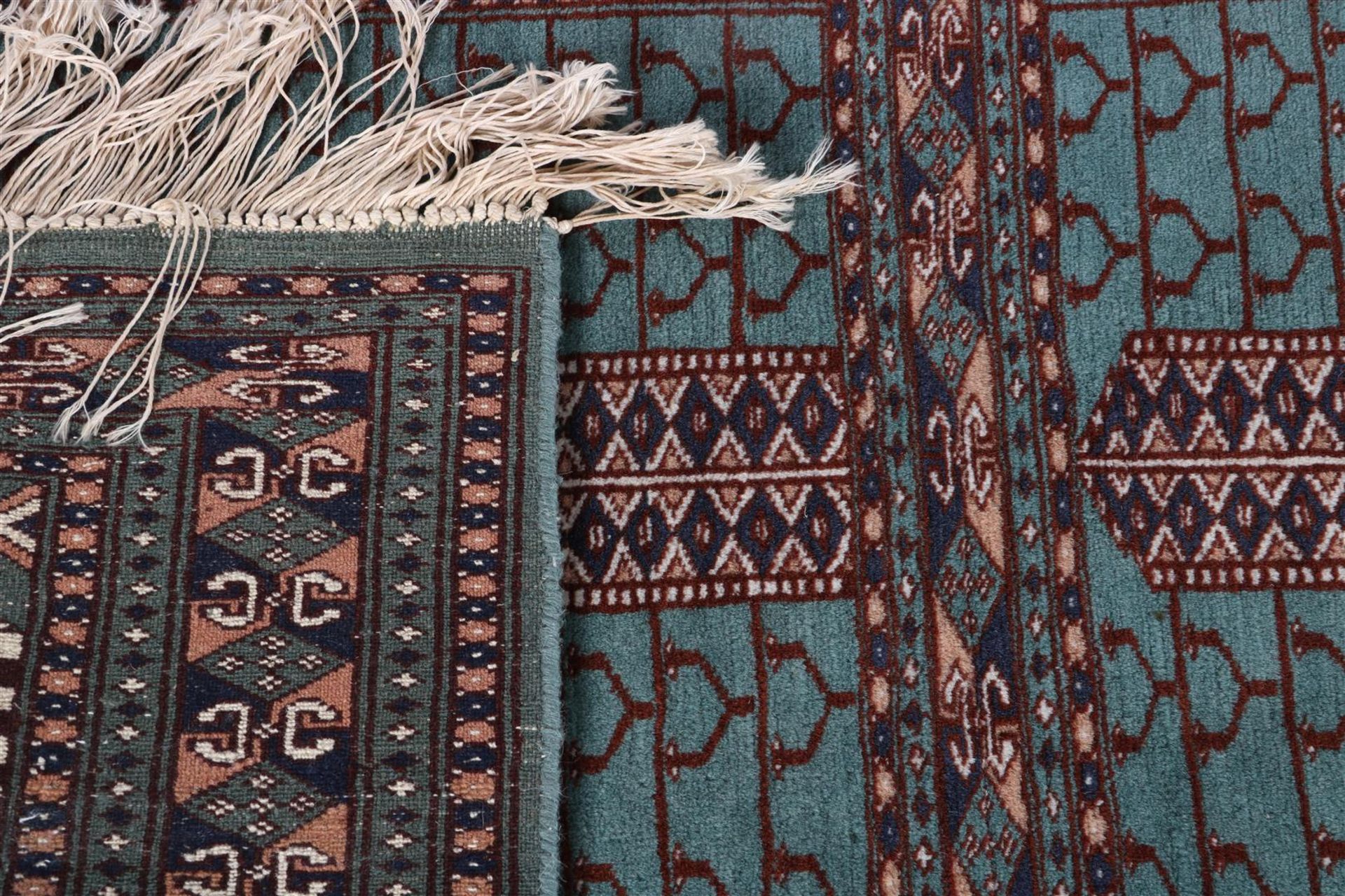 Oriental carpet - Image 3 of 3