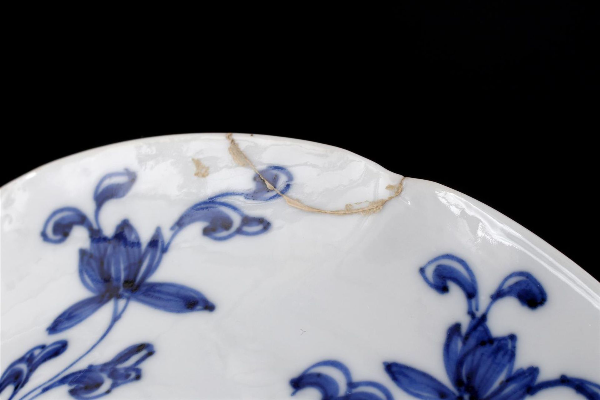 5 porcelain dishes, Kangxi - Image 7 of 9