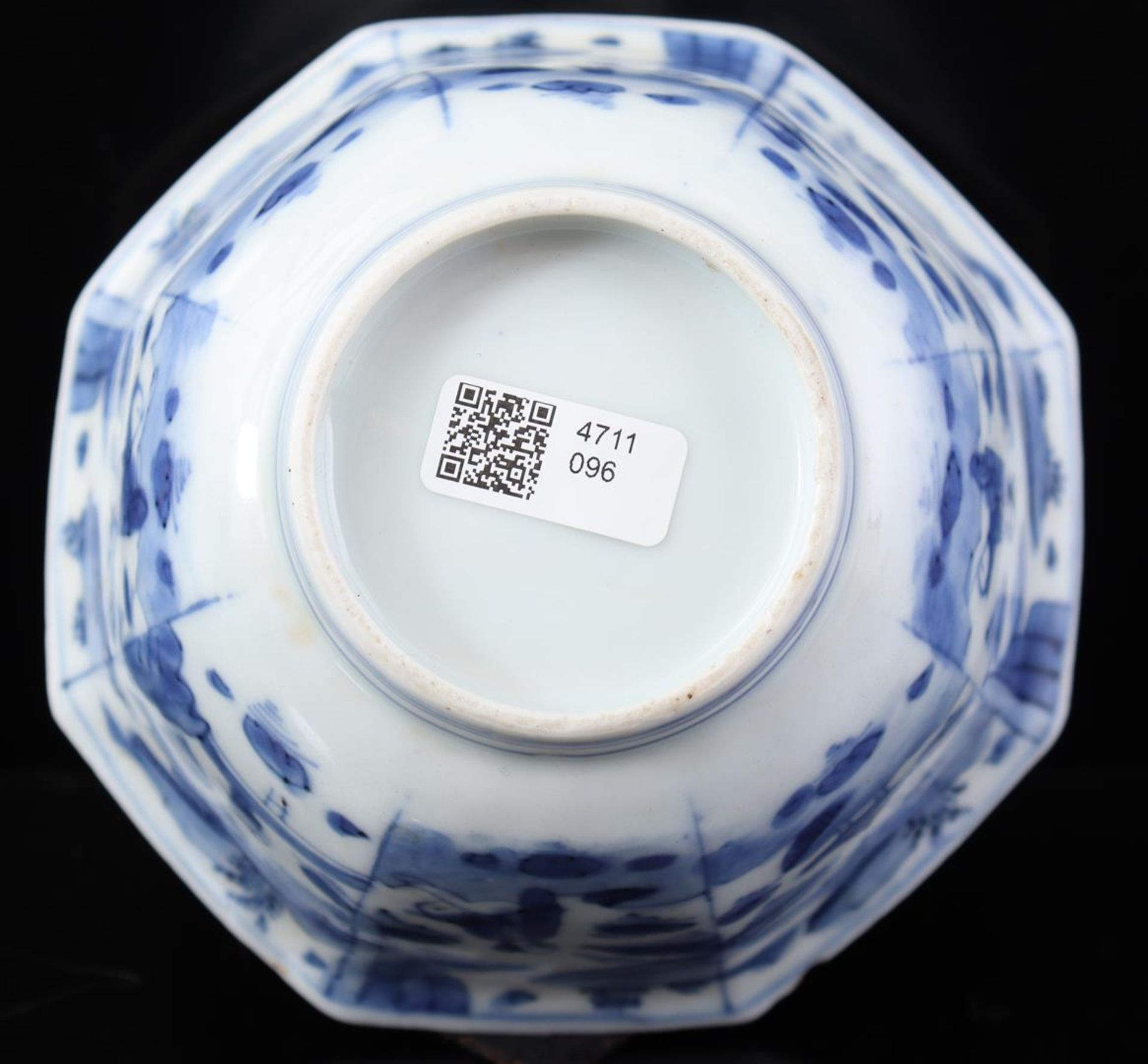 Porcelain octagonal bowl, Qianlong - Image 3 of 3