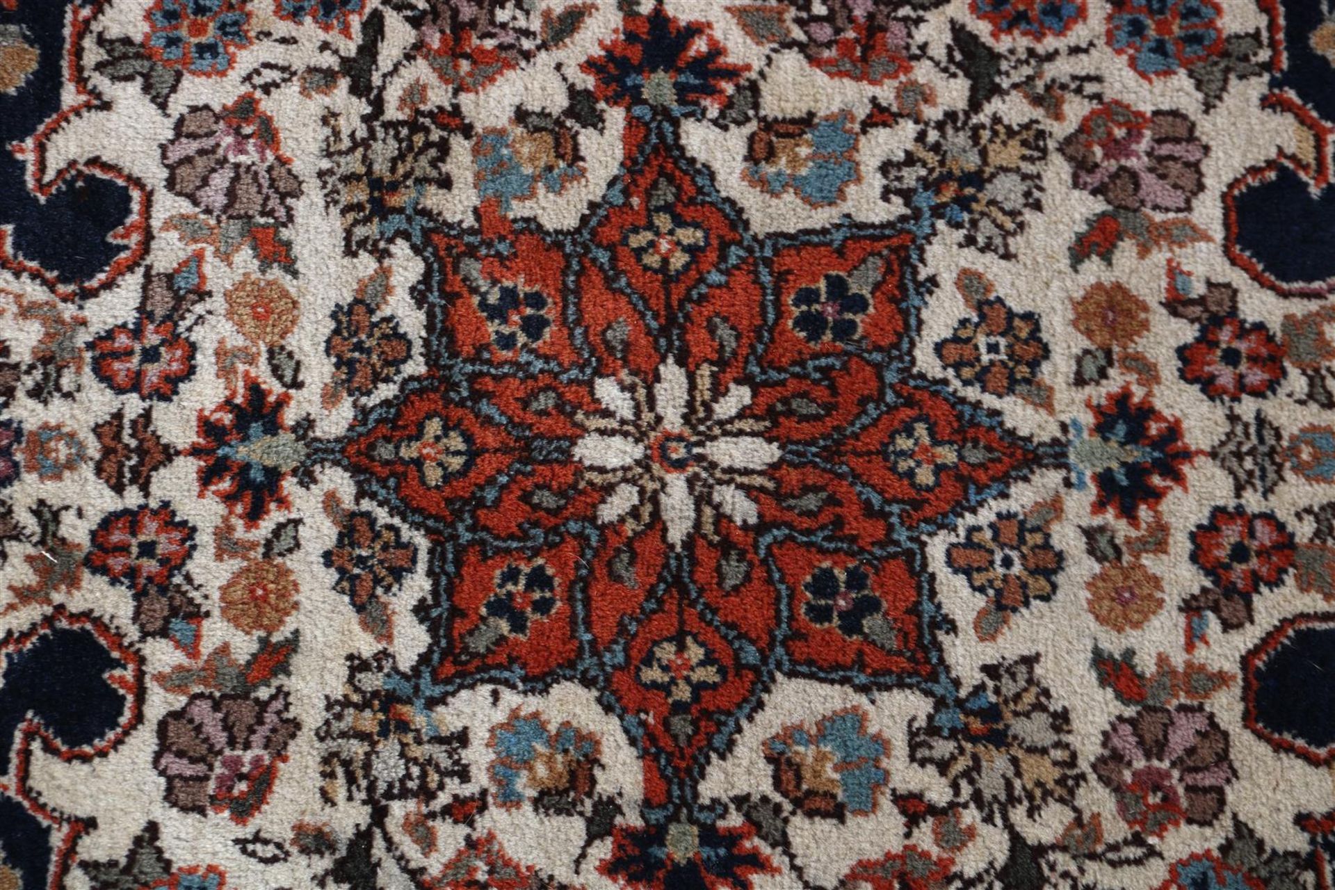 Oriental carpet - Bild 2 aus 4
