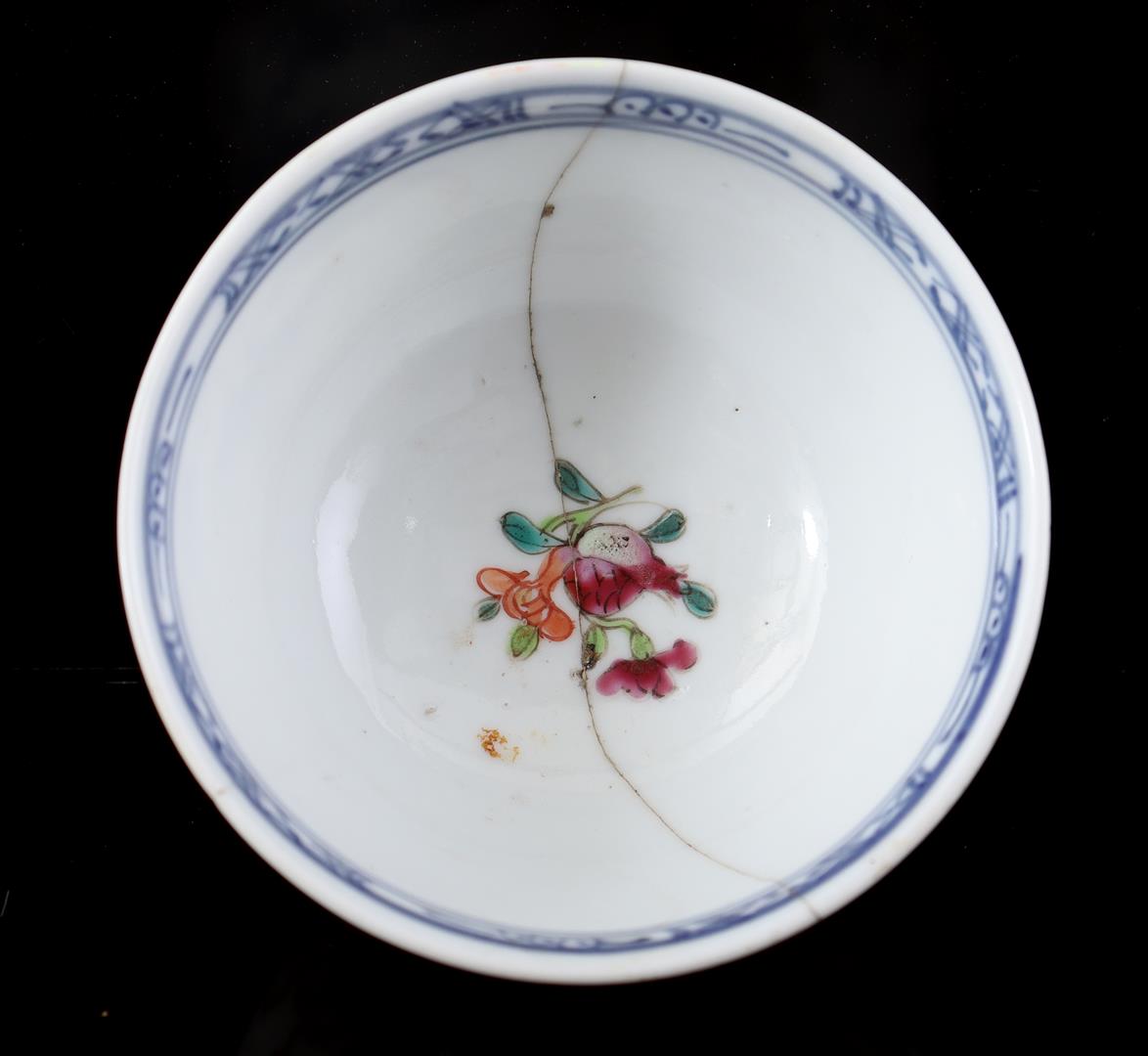 Porcelain cup and 3 saucers, Kangxi - Bild 4 aus 4