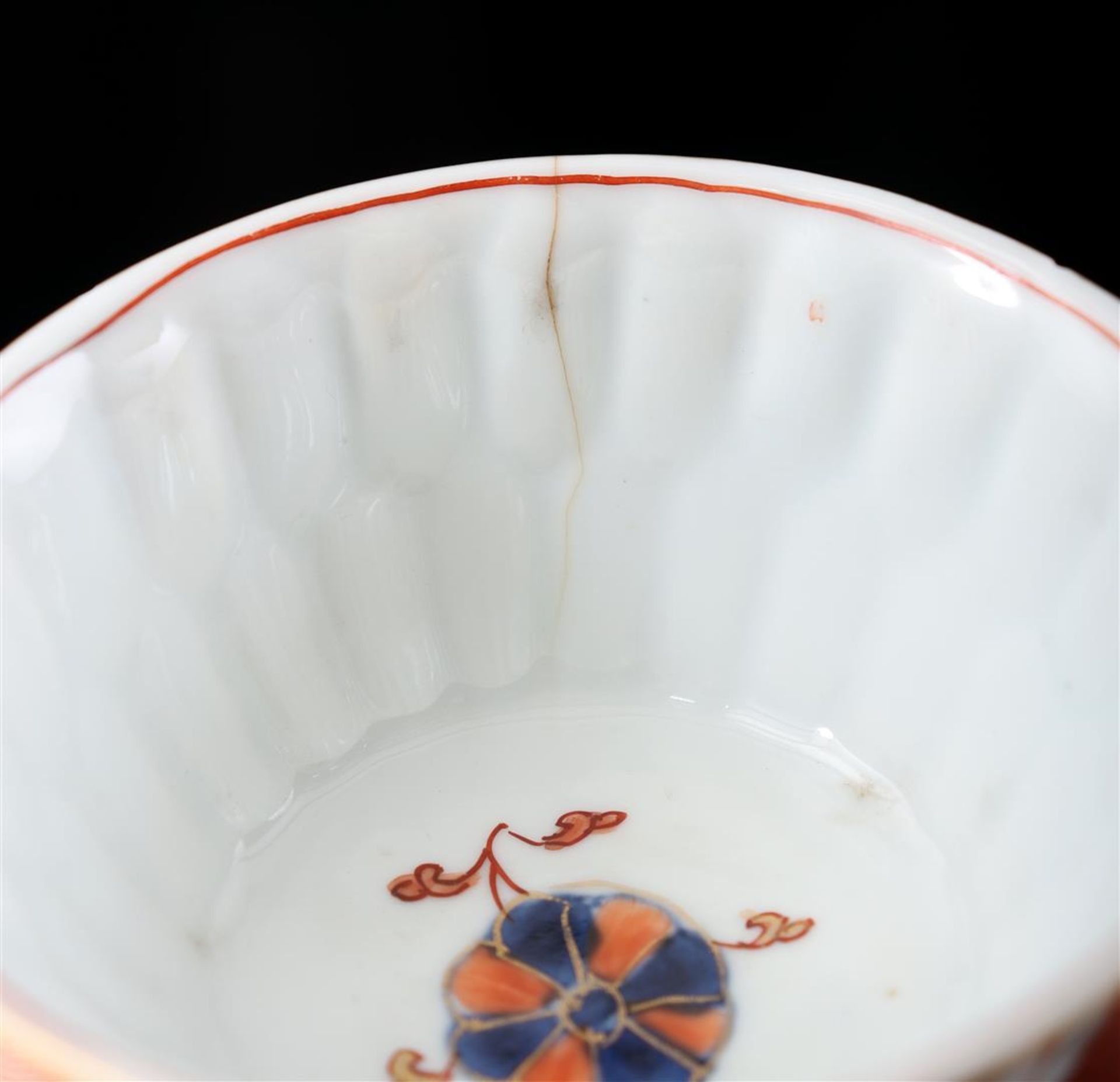 4 porcelain Imari cups and saucers, Kangxi - Image 3 of 4