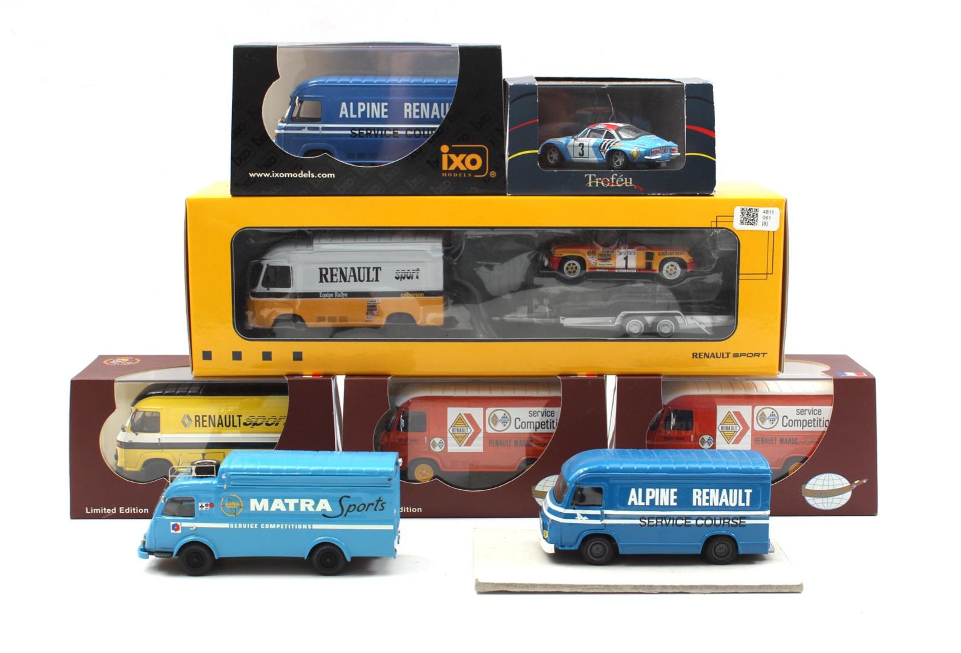 8 scale model Renault cars