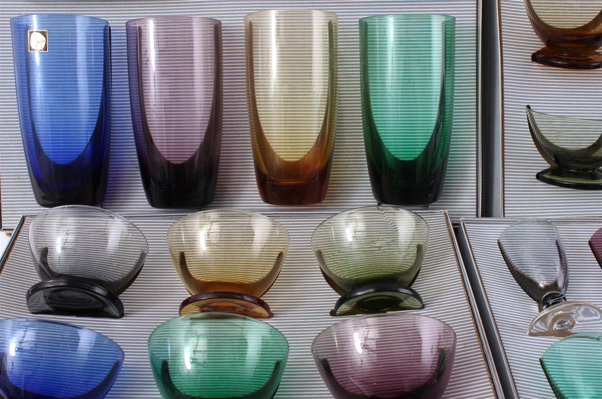 8 boxes of glass tableware - Image 3 of 4