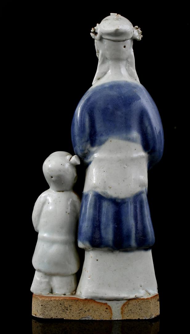 Porcelain statue of a woman and child, Qianlong - Bild 2 aus 3