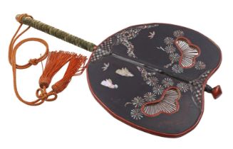 Red and black lacquered 'Gunbai Uchiwa'