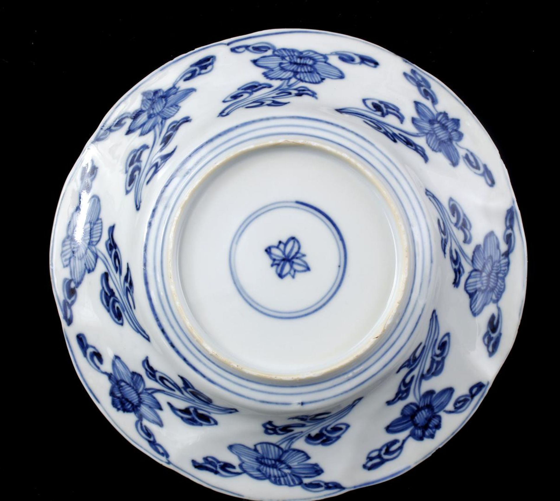 5 porcelain dishes, Kangxi - Image 5 of 9