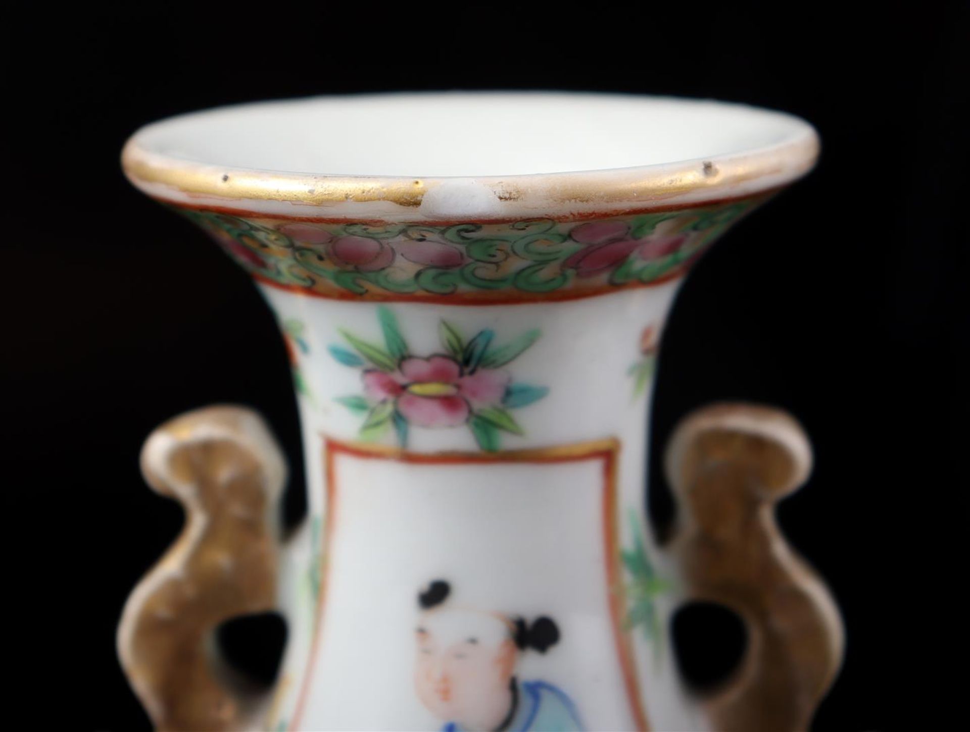 2 porcelain Cantonese vases, 19th - Image 2 of 4