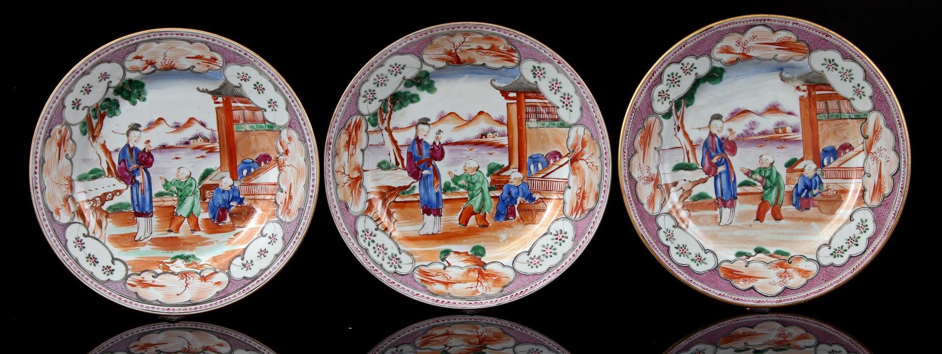 3 porcelain Famille Rose dishes with Mandarin decor, Qianlong