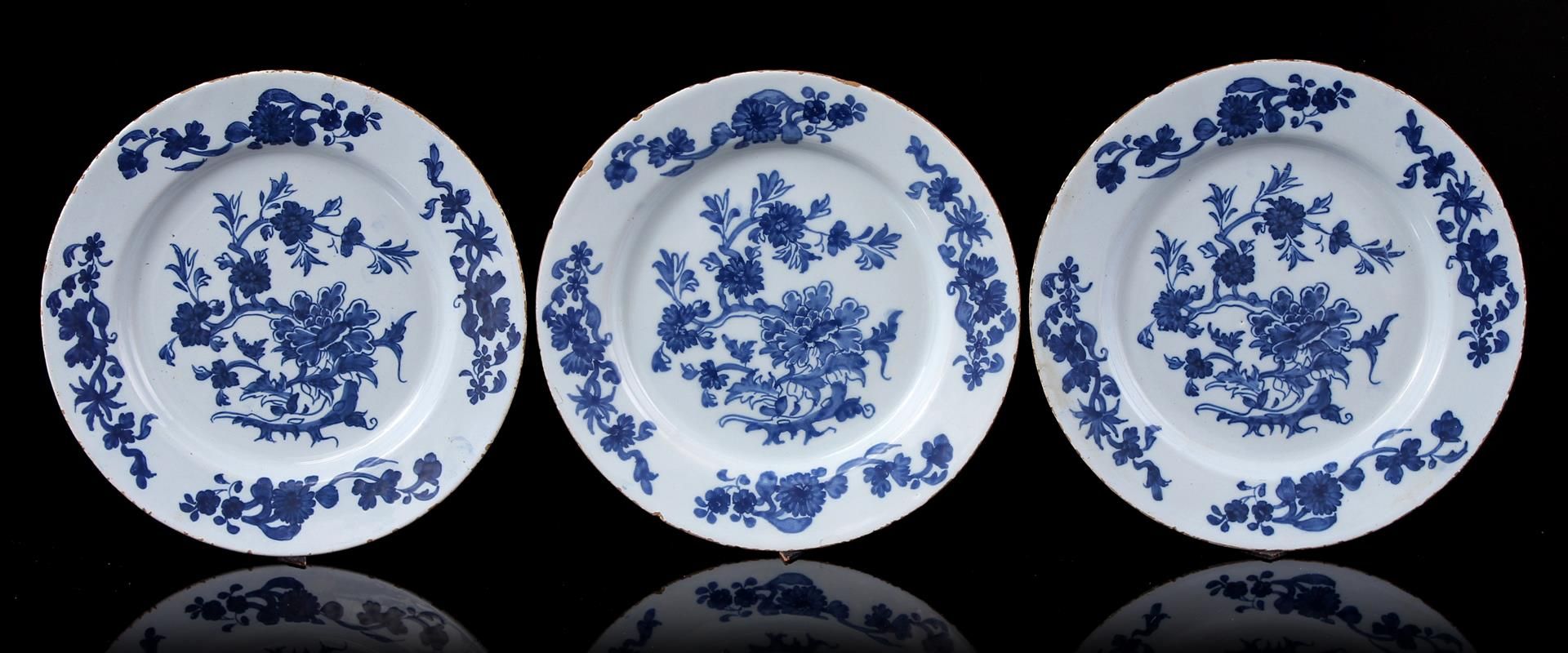 3 earthenware dishes