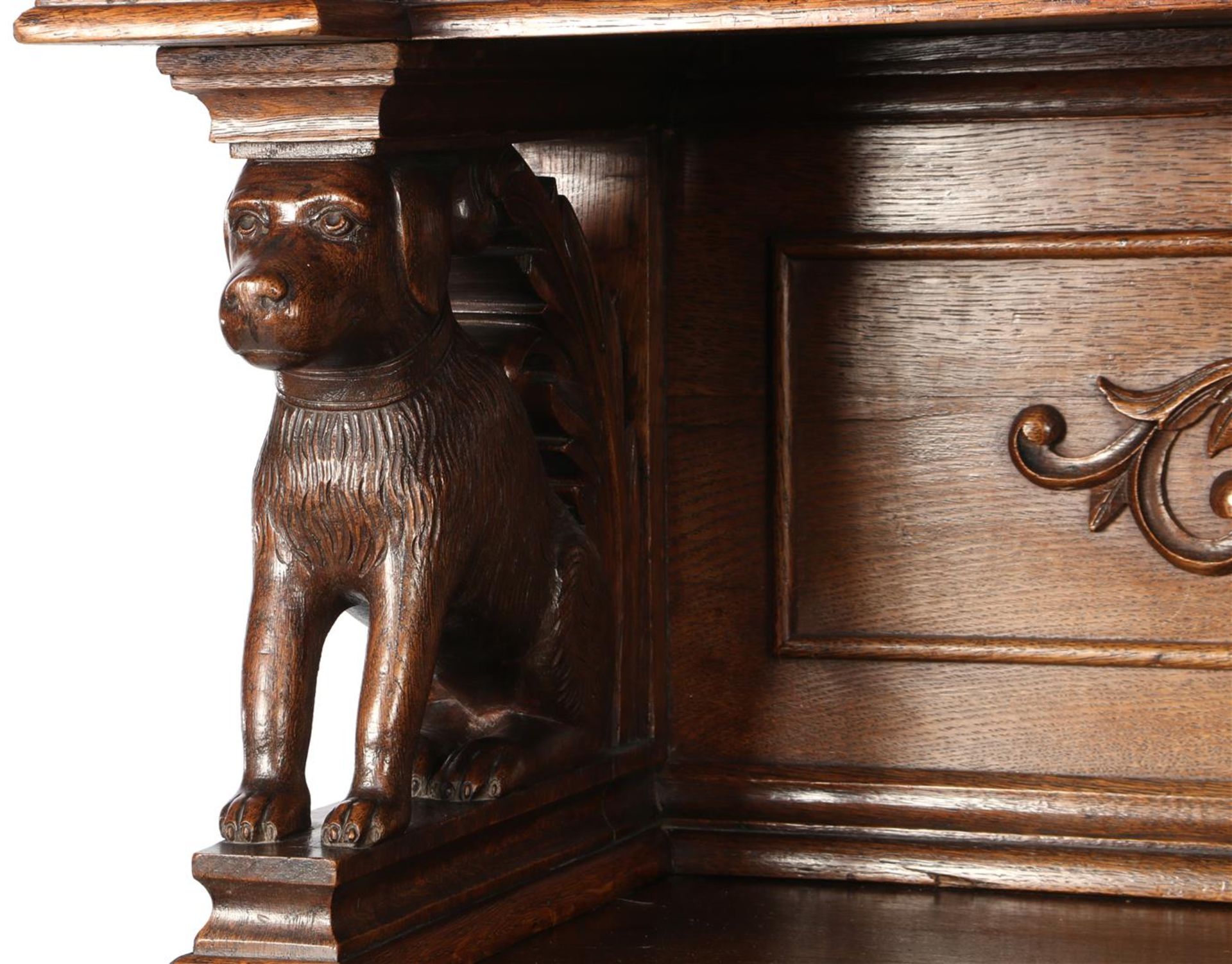 Oak sideboard with richly carved hunting decor with birds and dogs - Bild 2 aus 3