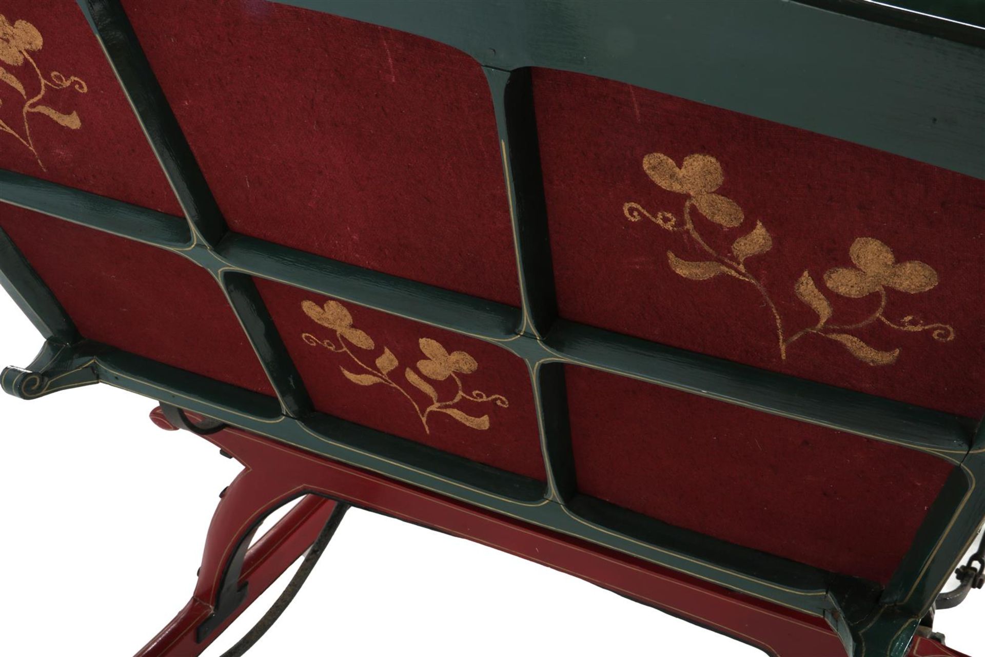 Green and red lacquered wooden and metal sleigh with upholstery - Image 9 of 10