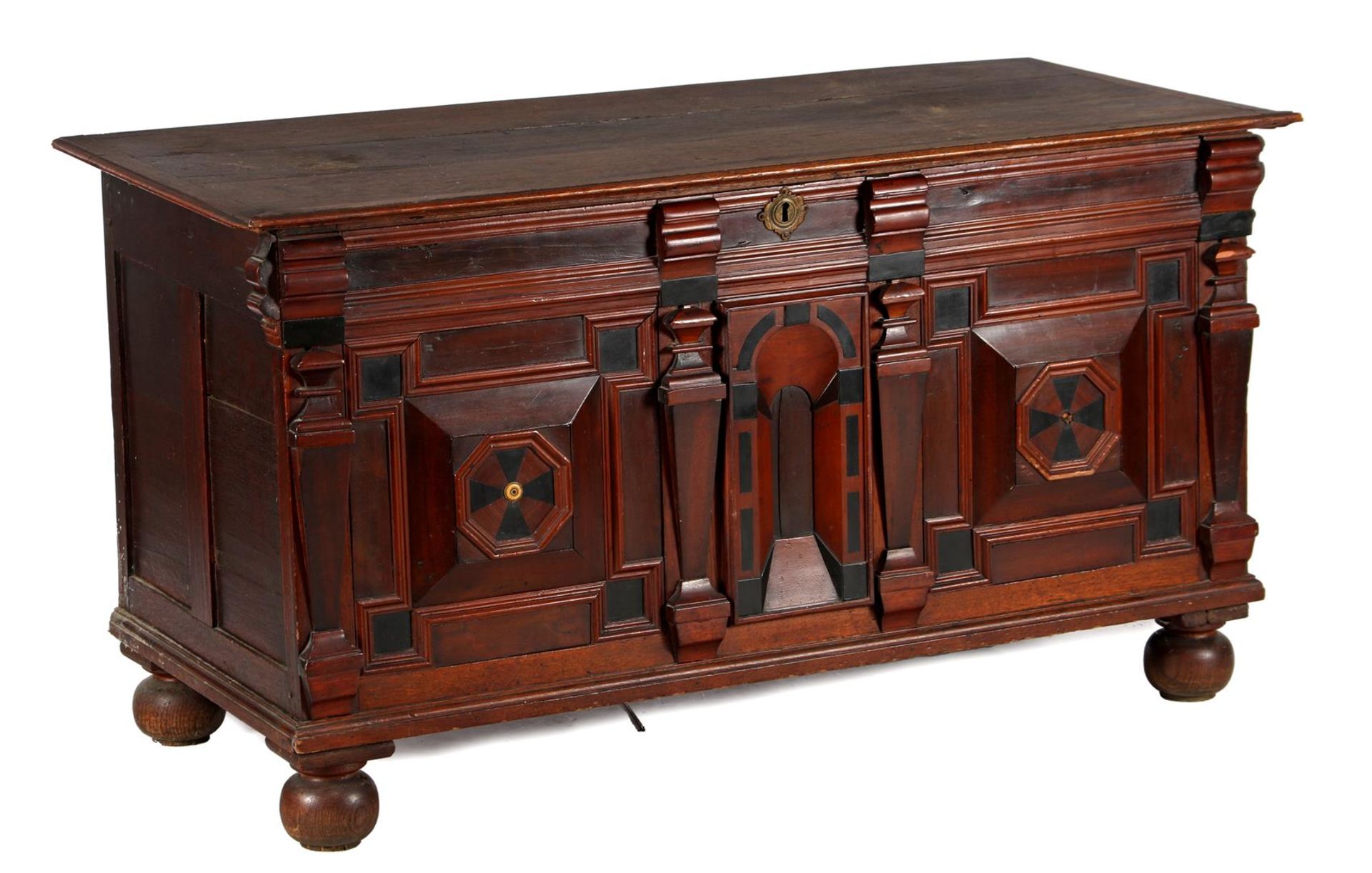 Oak blanket chest with walnut veneer front with marquetry decoration