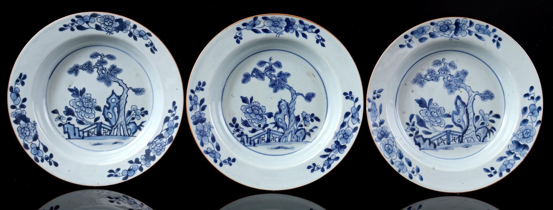 3 porcelain dishes, Qianlong